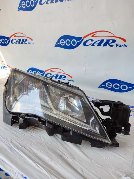 Fanale anteriore dx Seat Leon 2015 ecoAG1832
