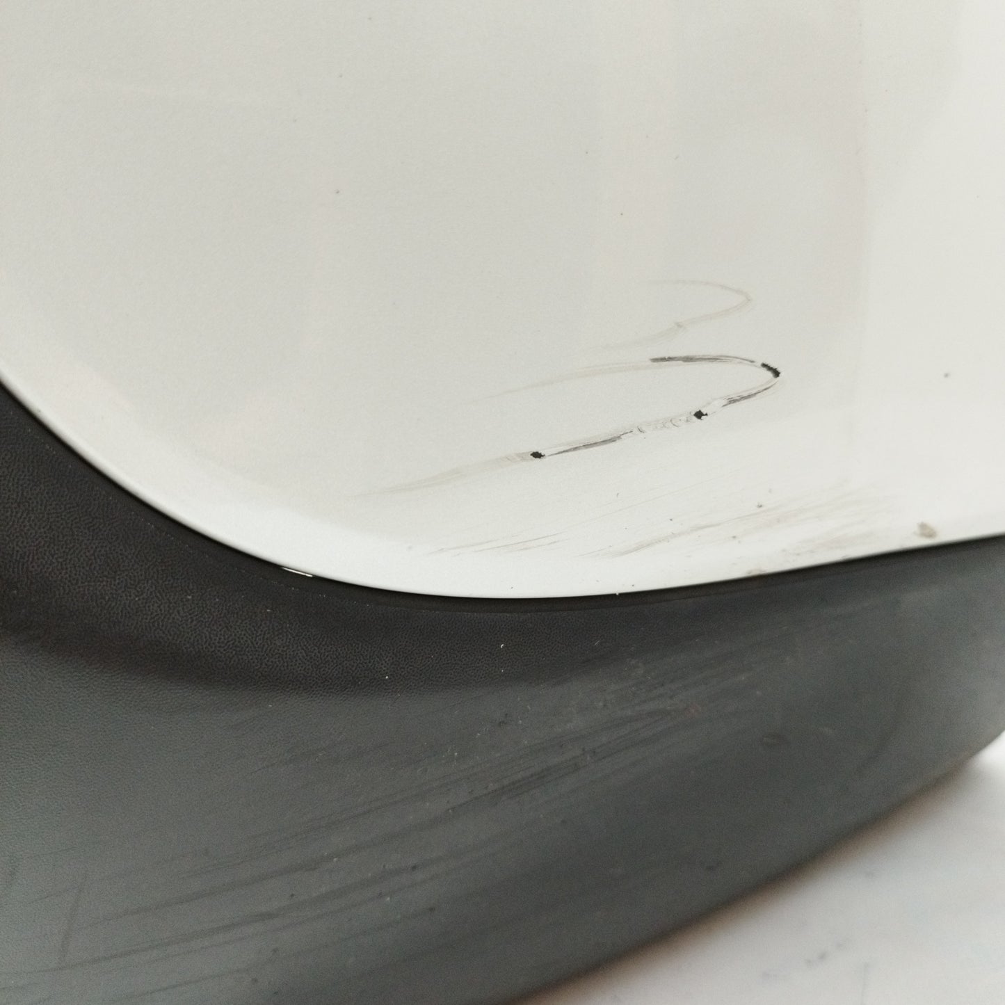 Pearl White Rear Bumper Peugeot 3008 2011 ecoAC9583