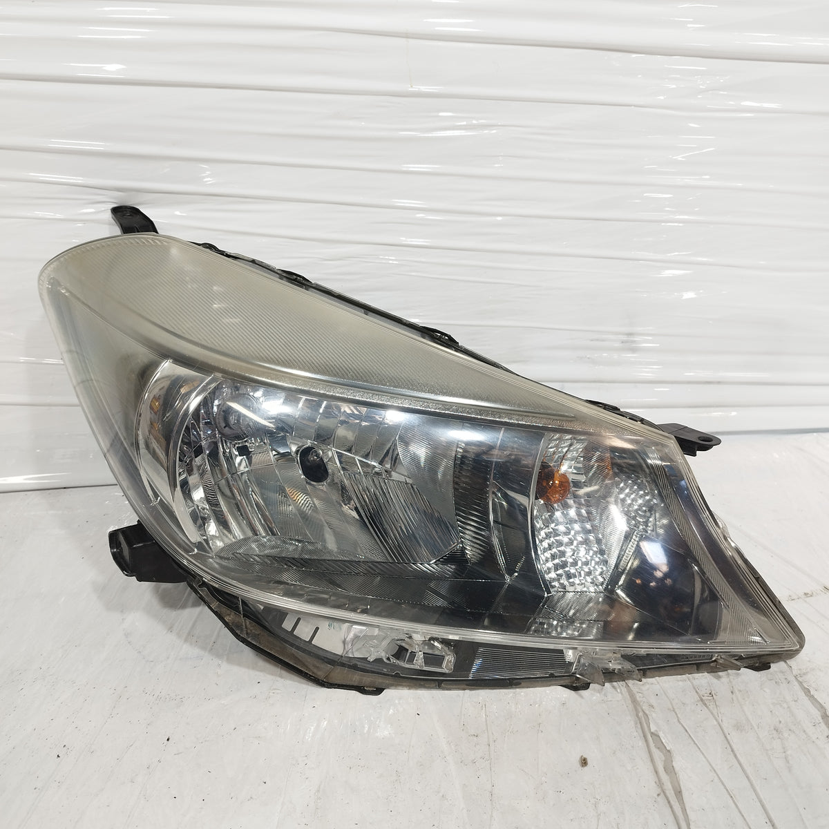 Fanale anteriore dx Toyota Yaris anno 2014 ecoAG7569