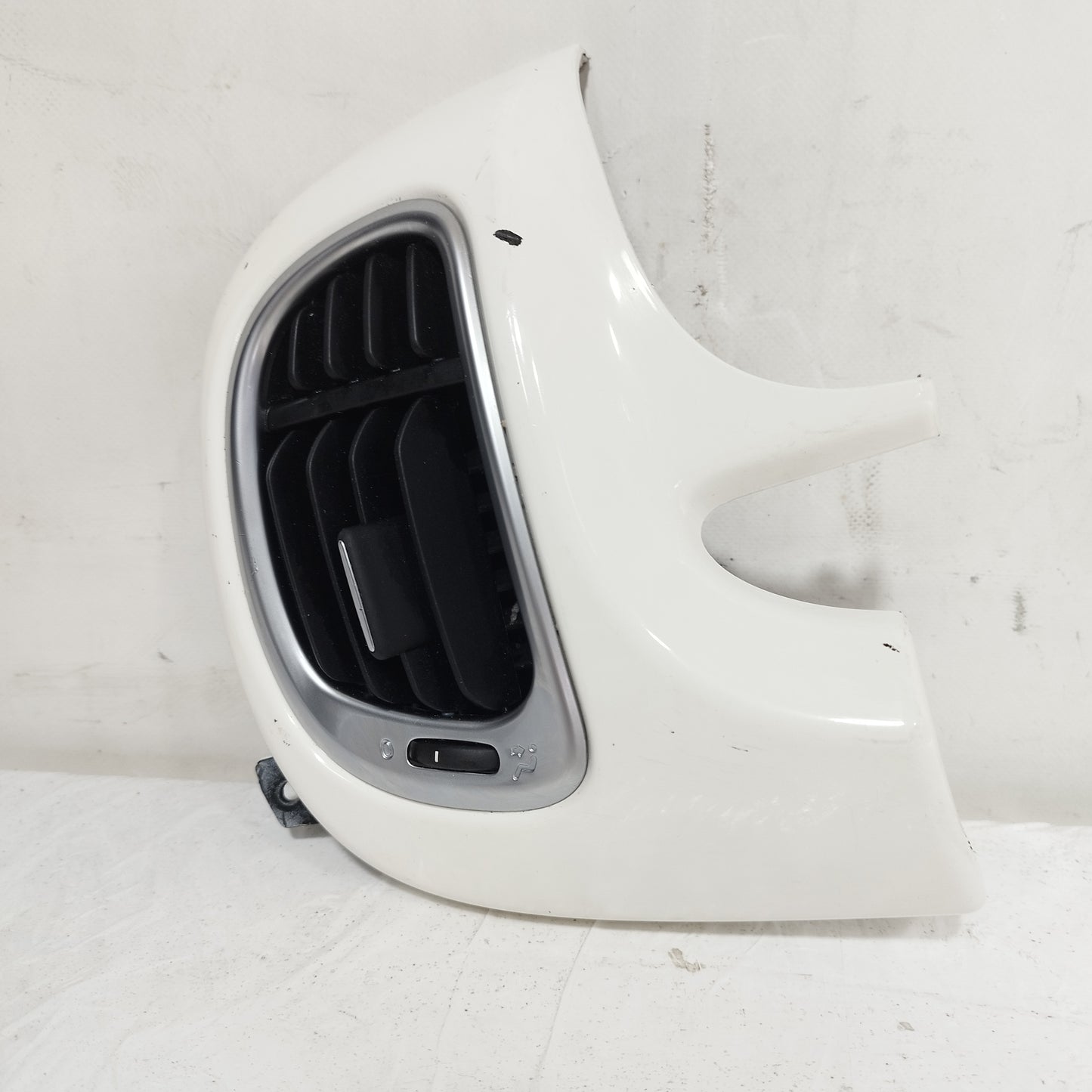 Cornice con bocchetta aria lato sx Fiat 500L (330) 2012-2017 cod: 51892473 ecoAC16356