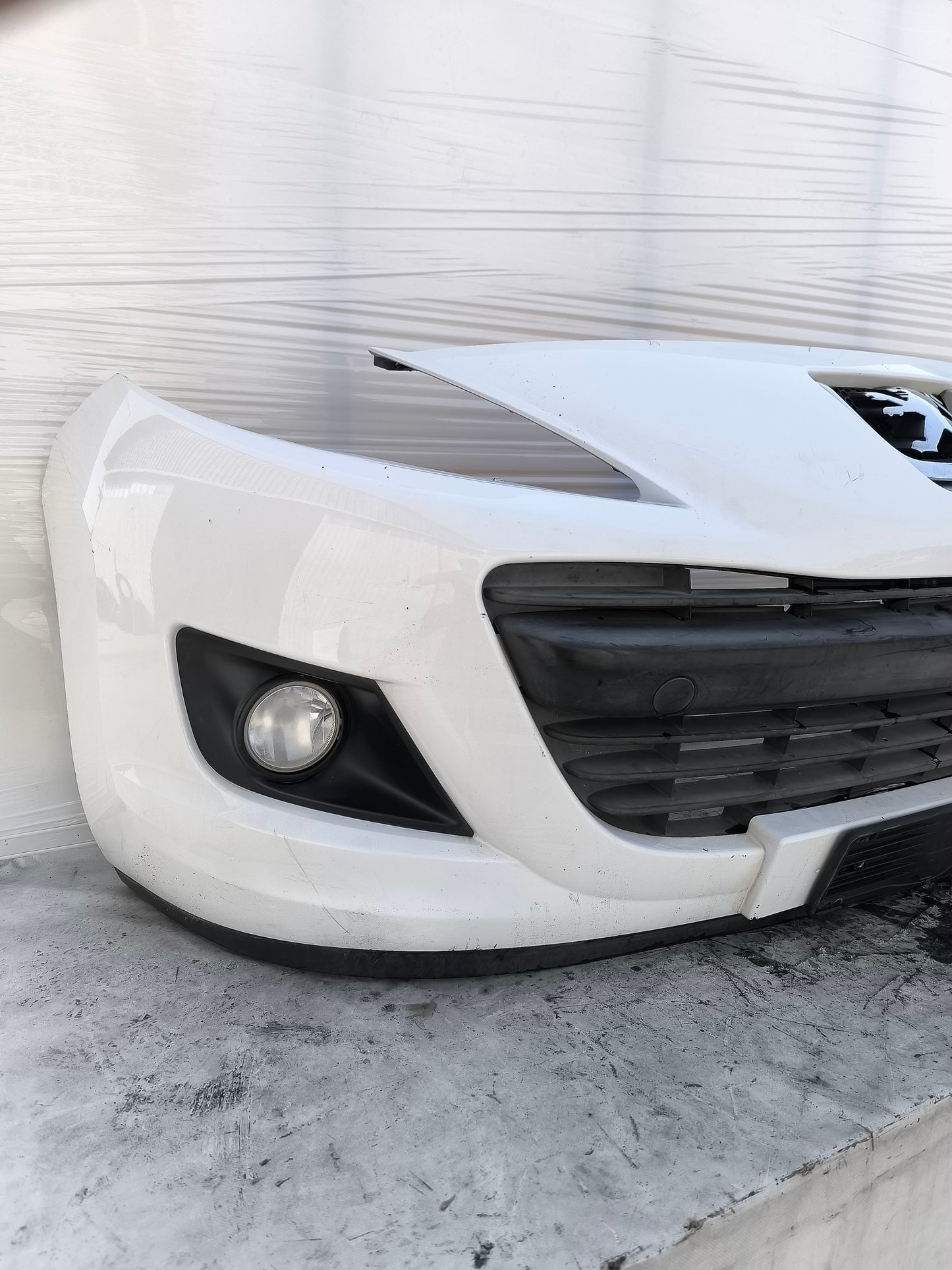 Paraurti anteriore bianco Peugeot 207 anno 2009-2012 Restyling ecoAG8606