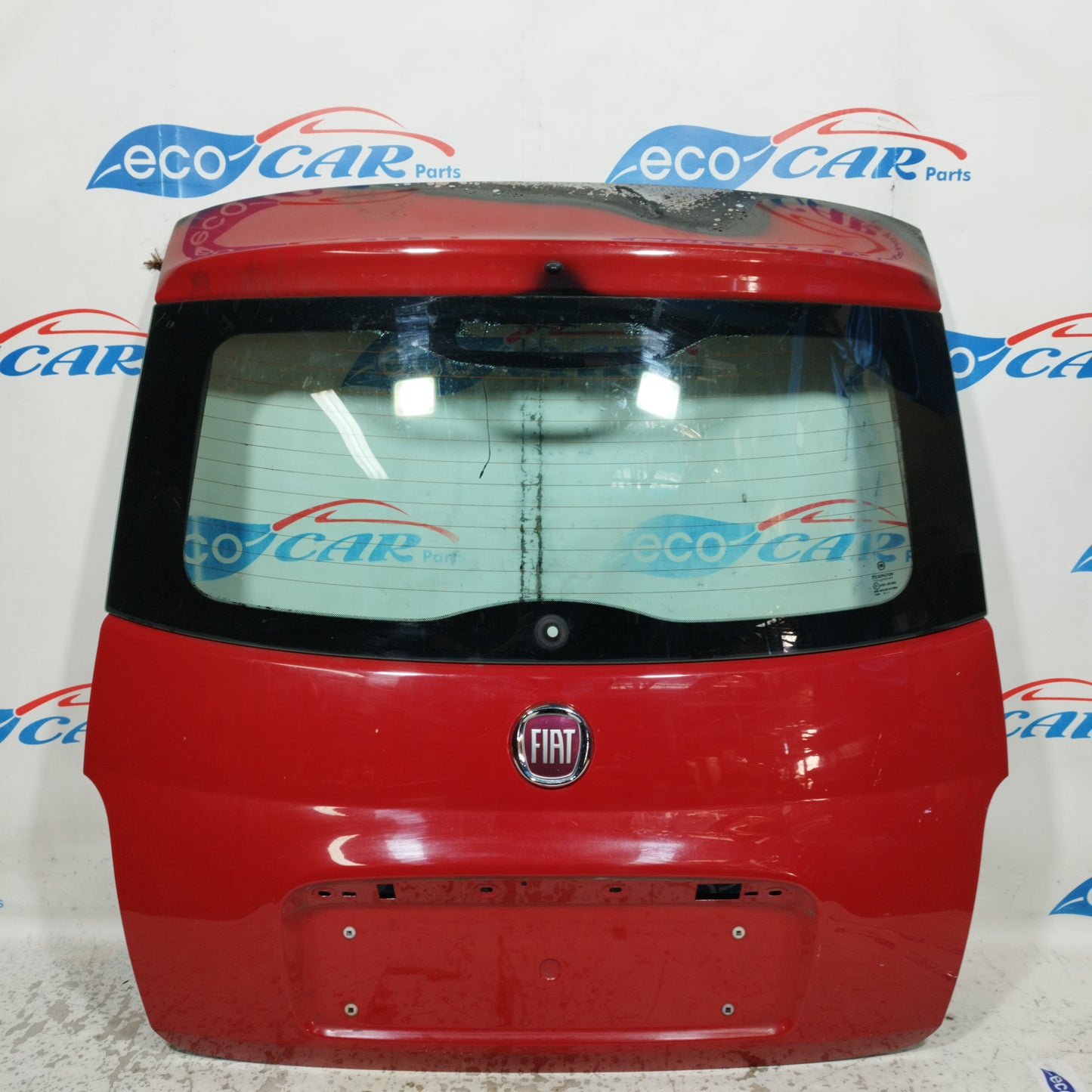 Red tailgate Fiat 500 2019 ecoAC4108