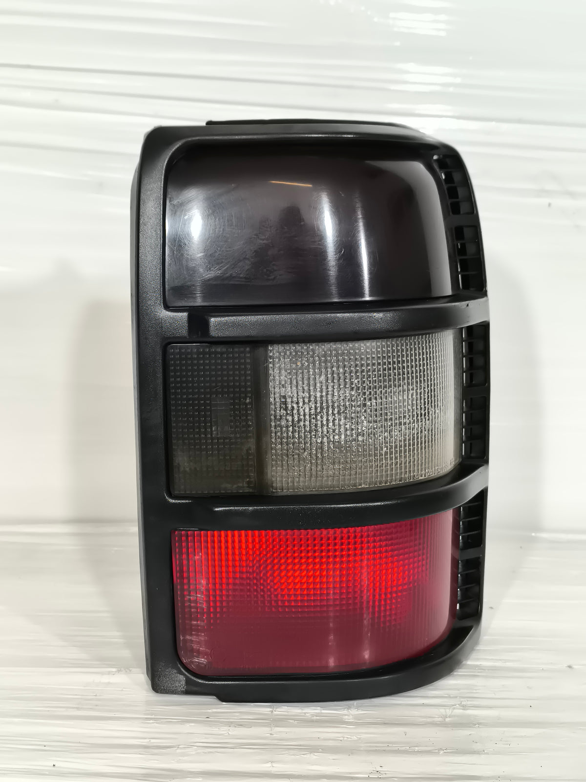 Fanale posteriore dx Mitsubishi Pajero II (V20) 2.8 D anno 1997-2000 ecoAG9916