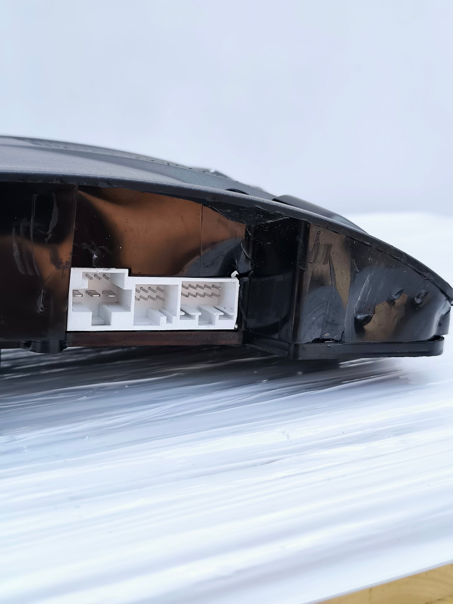 Courtesy light Mercedes A-Class w176 Cod.a0009000702 ecoAG7152 has various lesions (caused by screwdriver) and some scratches