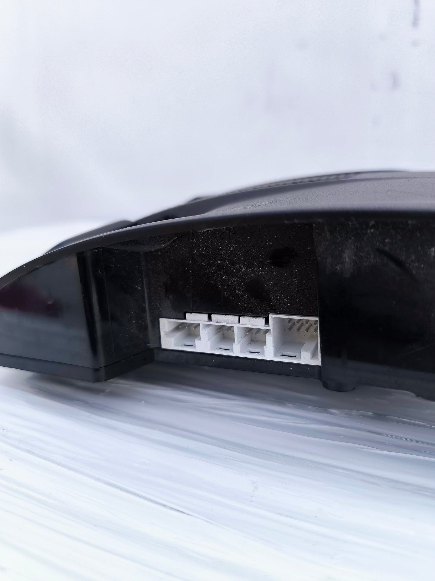 Courtesy light Mercedes A-Class w176 Cod.a0009000702 ecoAG7152 has various lesions (caused by screwdriver) and some scratches