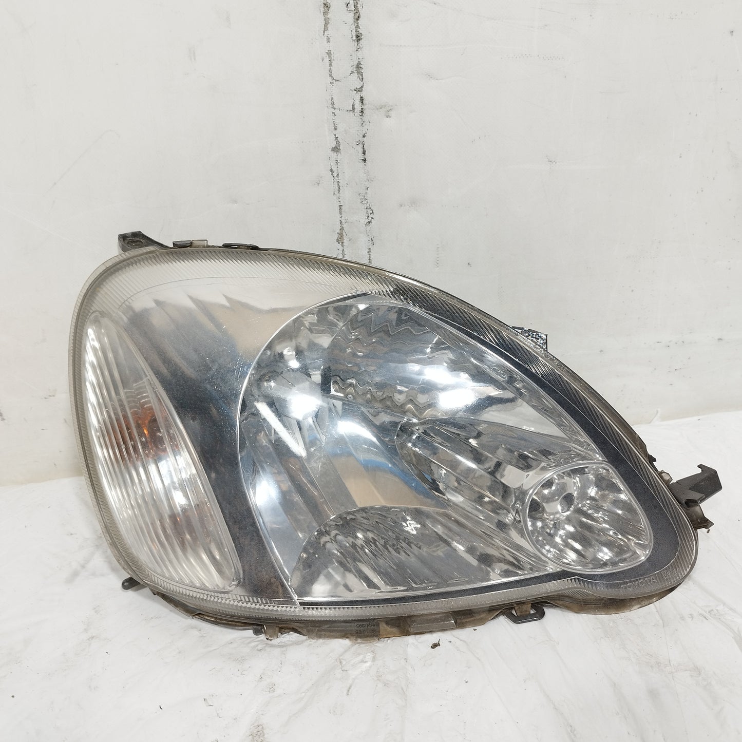 Fanale anteriore dx Toyota Yaris 2003-2005 Restyling cod: 89008657 ecoAC16717