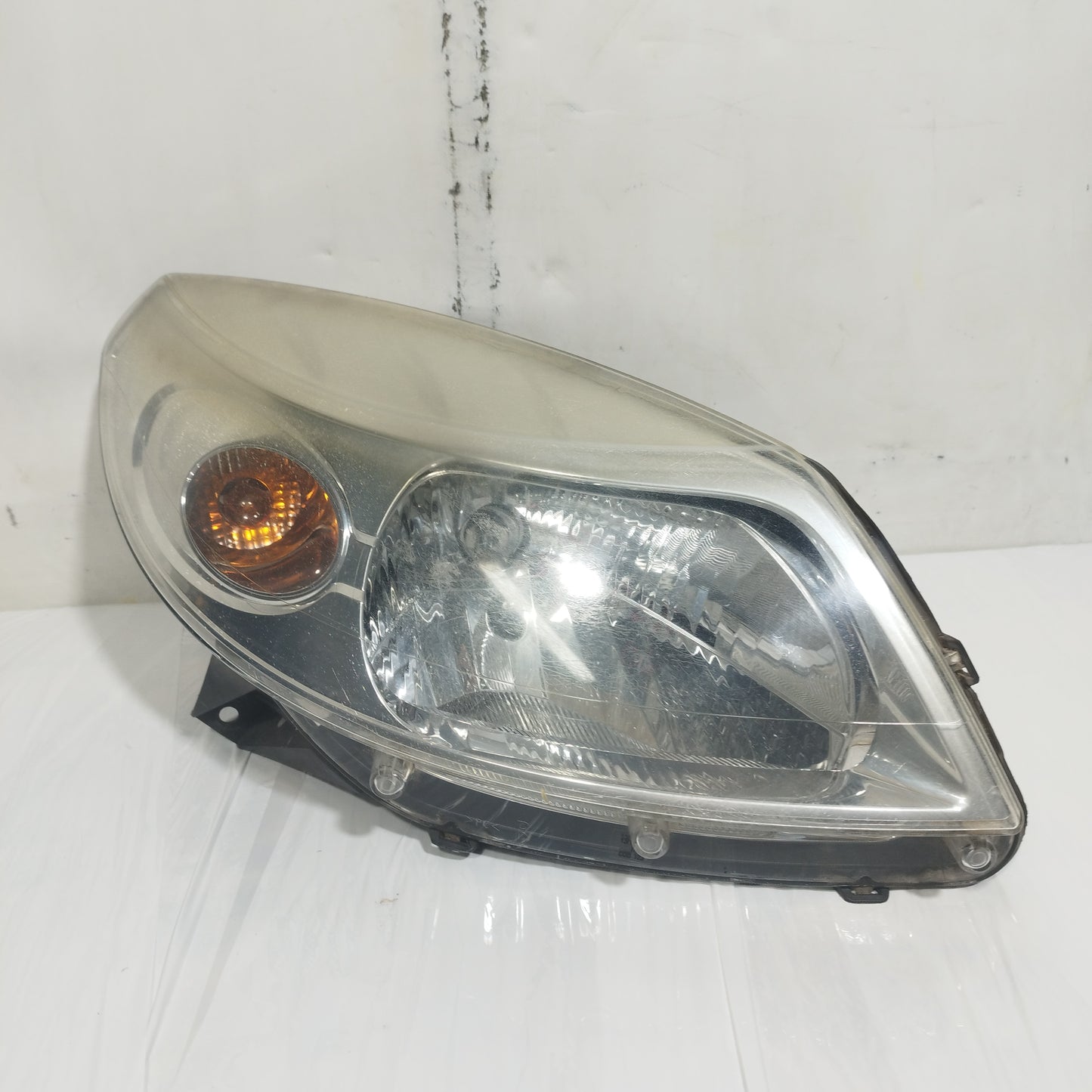 Fanale anteriore dx Dacia Sandero i (BS90) 2008-2012 cod: 8200733877 ecoAC15372