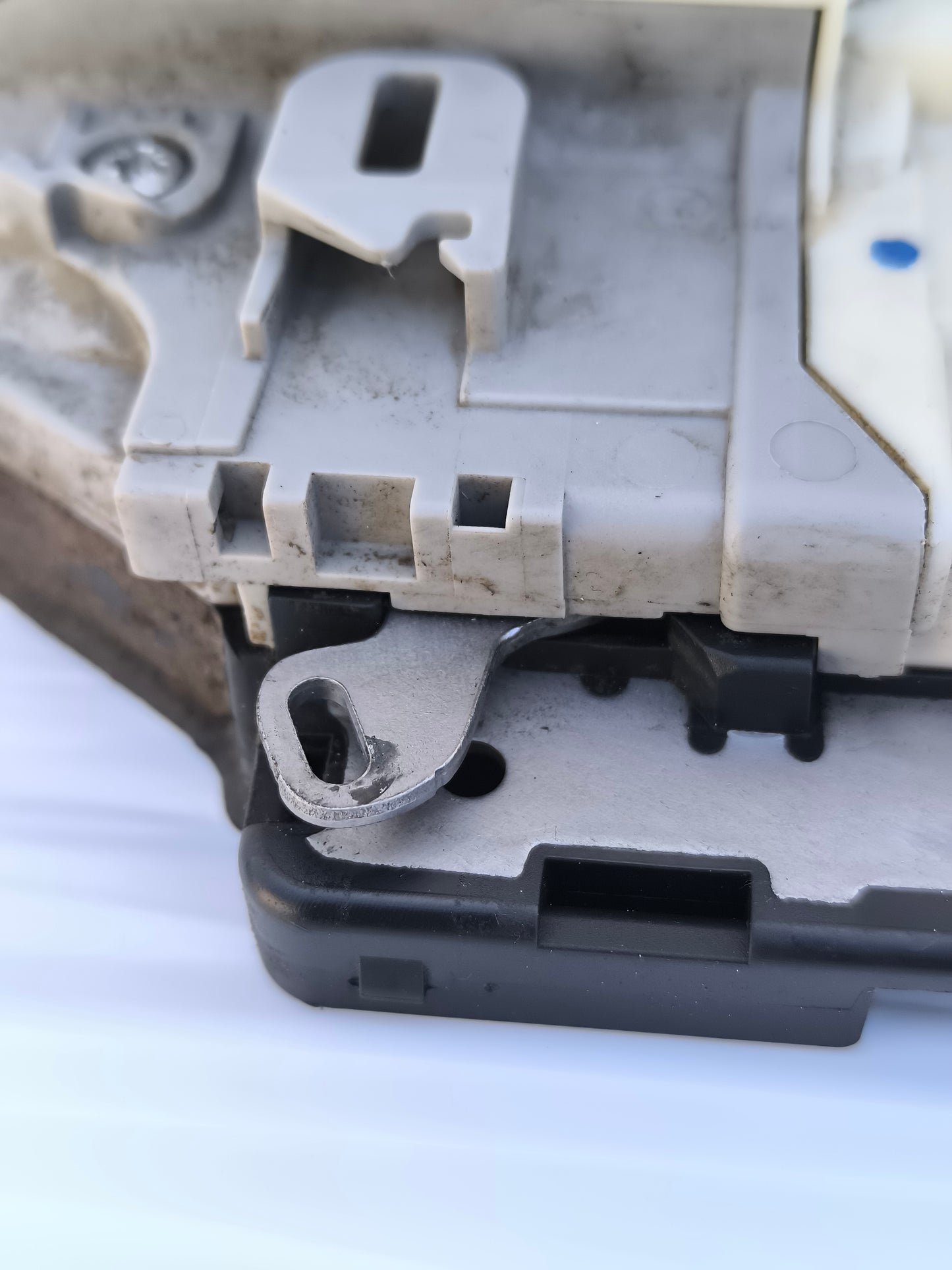 Serratura anteriore dx Volkswagen Passat / Tiguan anno 2010 7 pin cod: 3C1837016A ecoAG8179