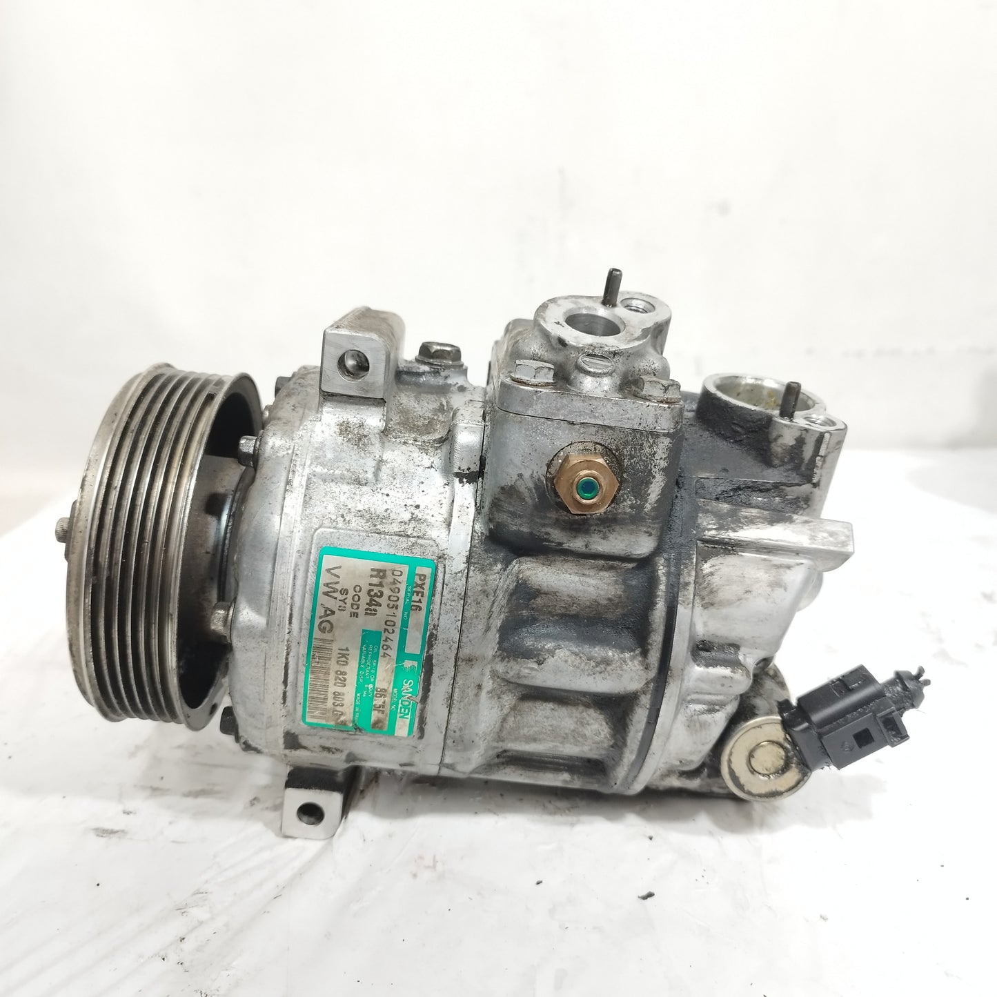Compressore a / c Volkswagen Golf V (1K) 1.9 / 2.0 TDI 2003-2009 cod: 1K0820803G ecoAC16197