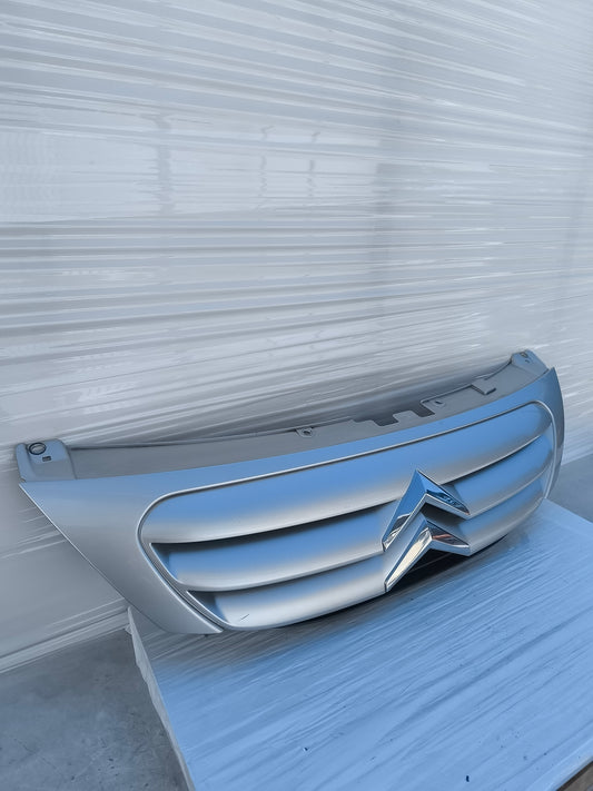 Mascherina anteriore Citroen C3 anno 2008 grigio argento cod: 9680094177 ecoAG8104