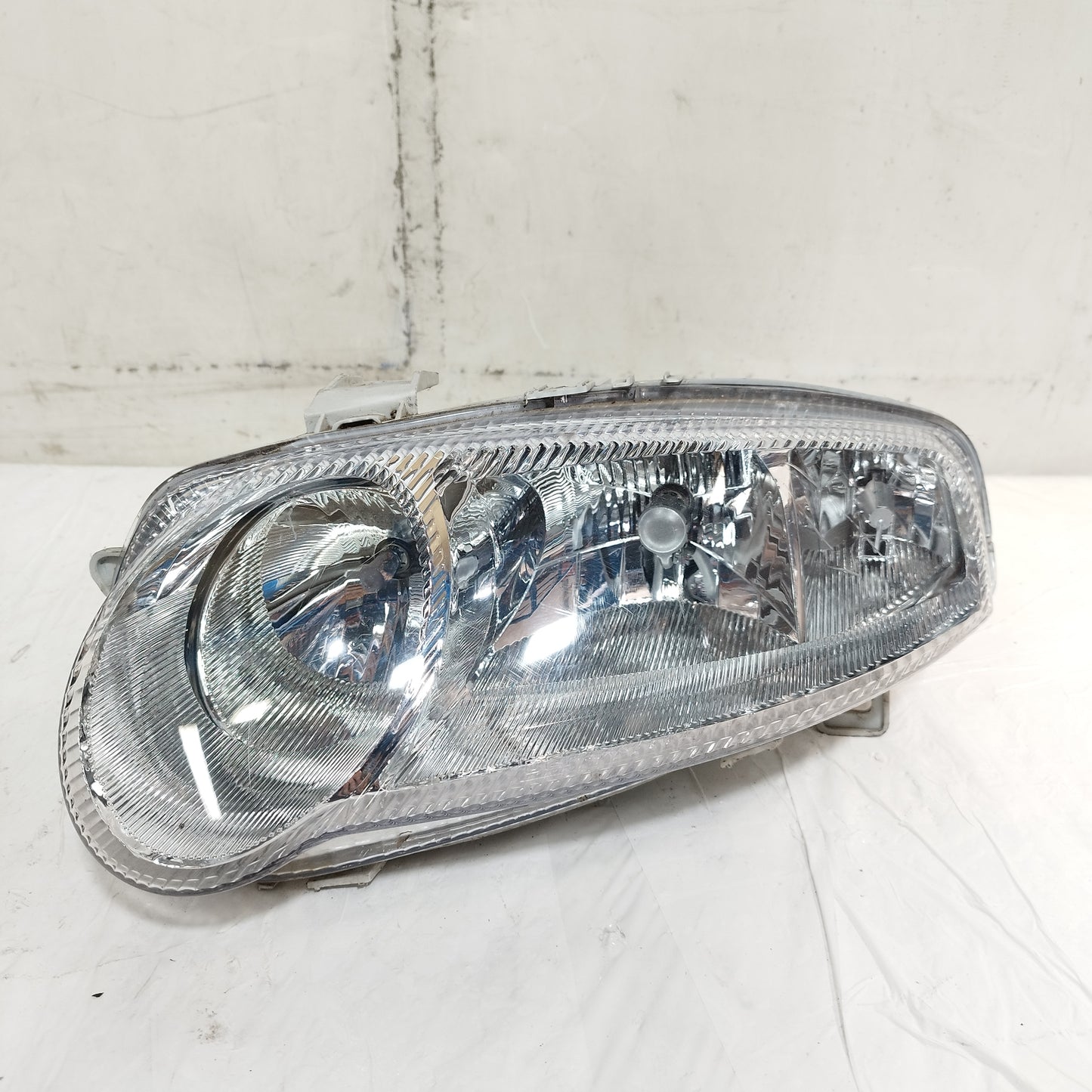 Fanale anteriore sx Alfa Romeo 147 (937) I serie 2000-2004 cod: 667-1110L ecoAC16595