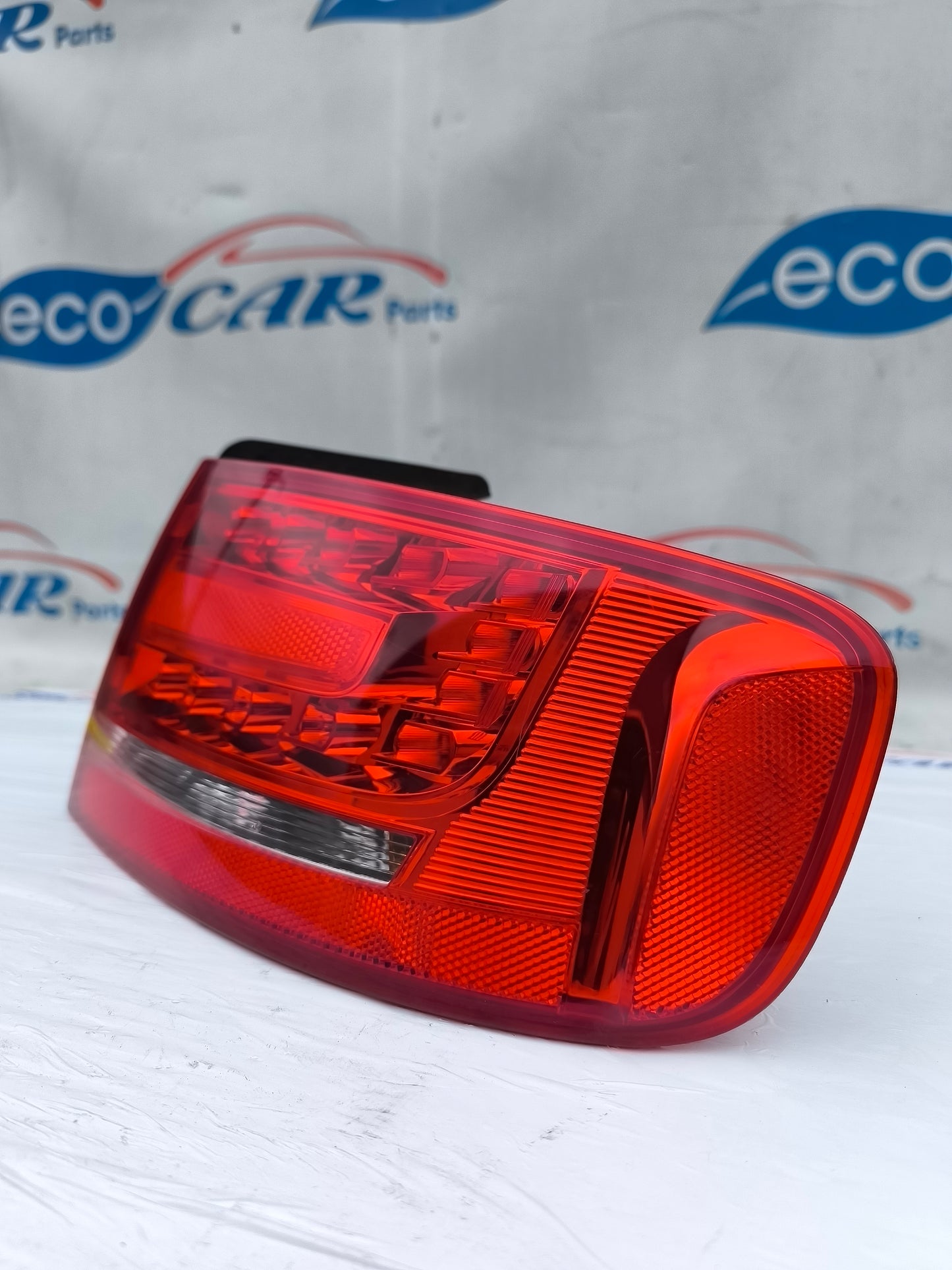 Audi A4 B8 ecoAG5771 rechte Außenrückleuchte