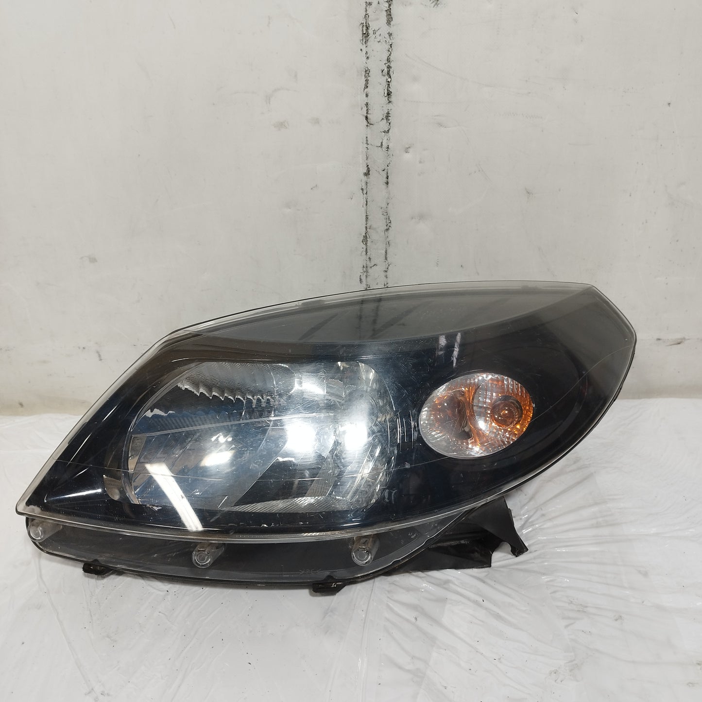 Fanale anteriore sx Dacia Sandero I 2009-2012 cod: 260602914R ecoAC16462