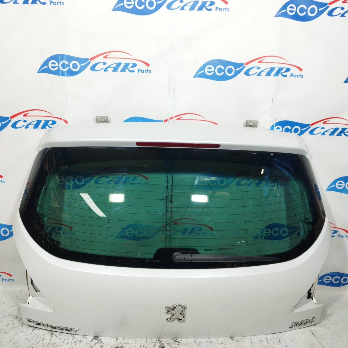 Pearl white tailgate Peugeot 3008 2011 ecoAC9602