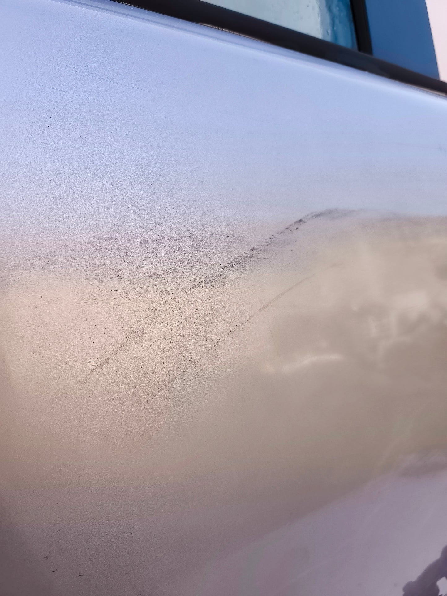 Right rear door Peugeot 3008 year 2014 silver grey has small scratches and transparent blown at the bottom ecoAG7170