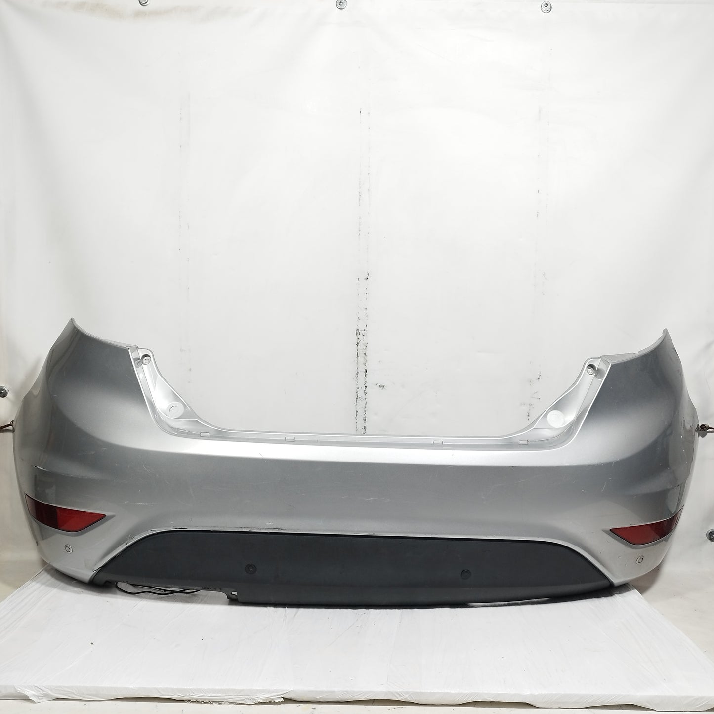 Paraurti posteriore grigio Ford Fiesta MK7 2008-2017 ecoAC15383