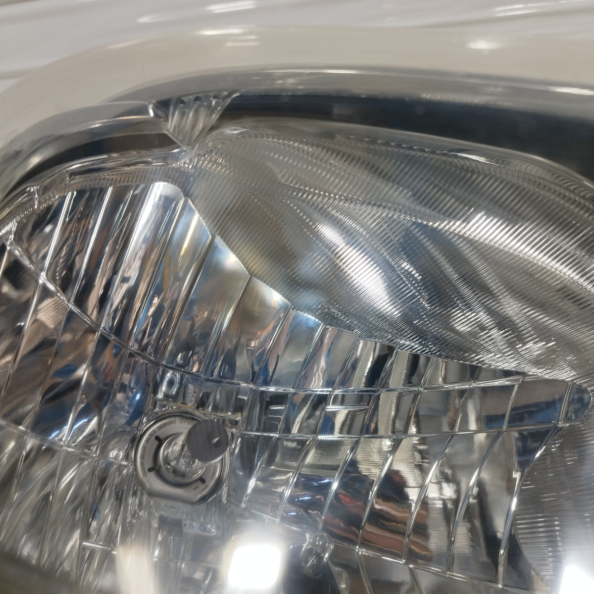 Fanale anteriore dx Toyota Yaris anno 2014 ecoAG7569