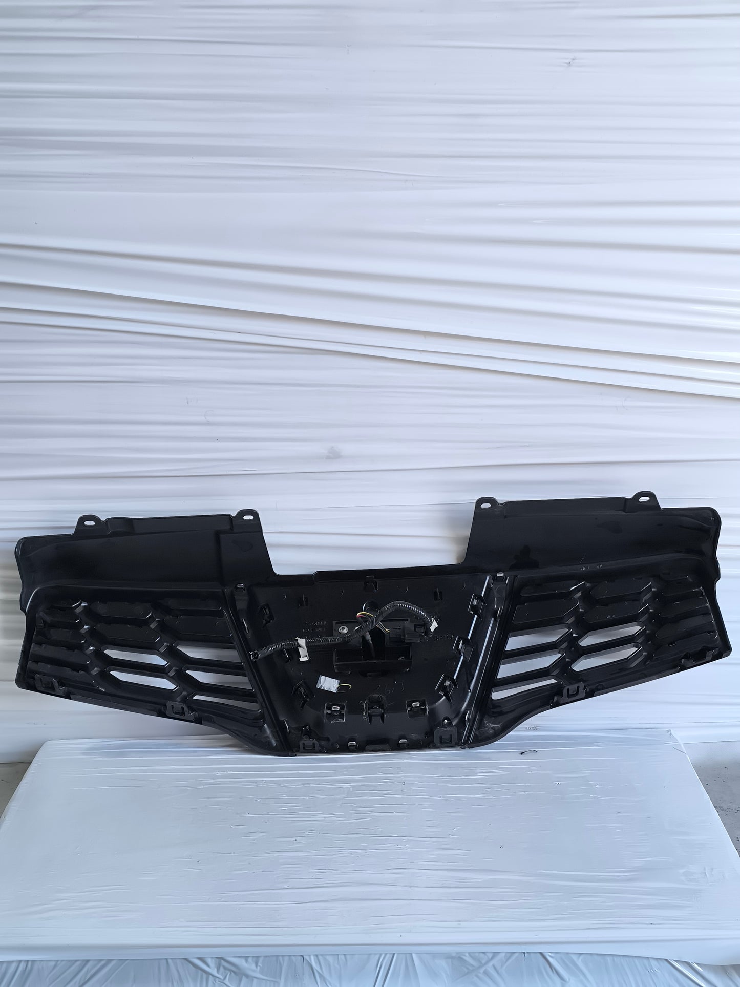Mascherina anteriore con telecamera Nissan Qashqai (J10) 2010-2013 Resyling cod: A0455283 ecoAG8499