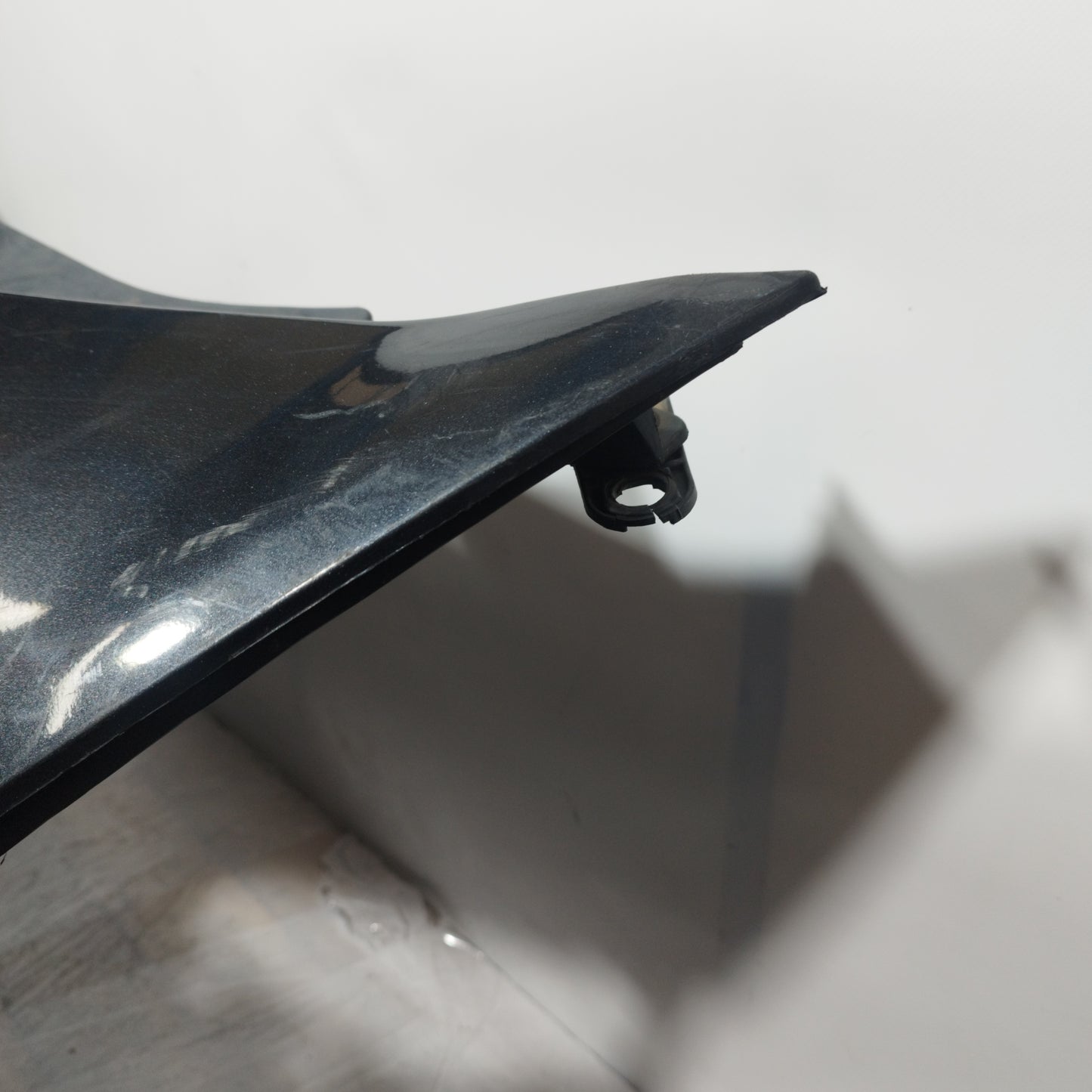 Dunkelgraue Frontstoßstange Renault Clio 2007 ecoAC11693