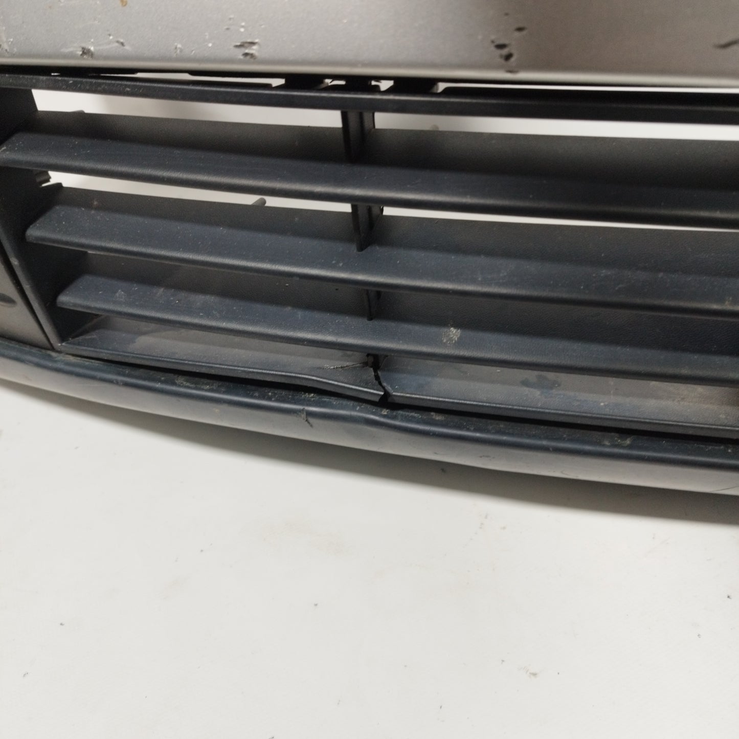 Paraurti anteriore grigio argento Audi A2 2004 ecoAC10693