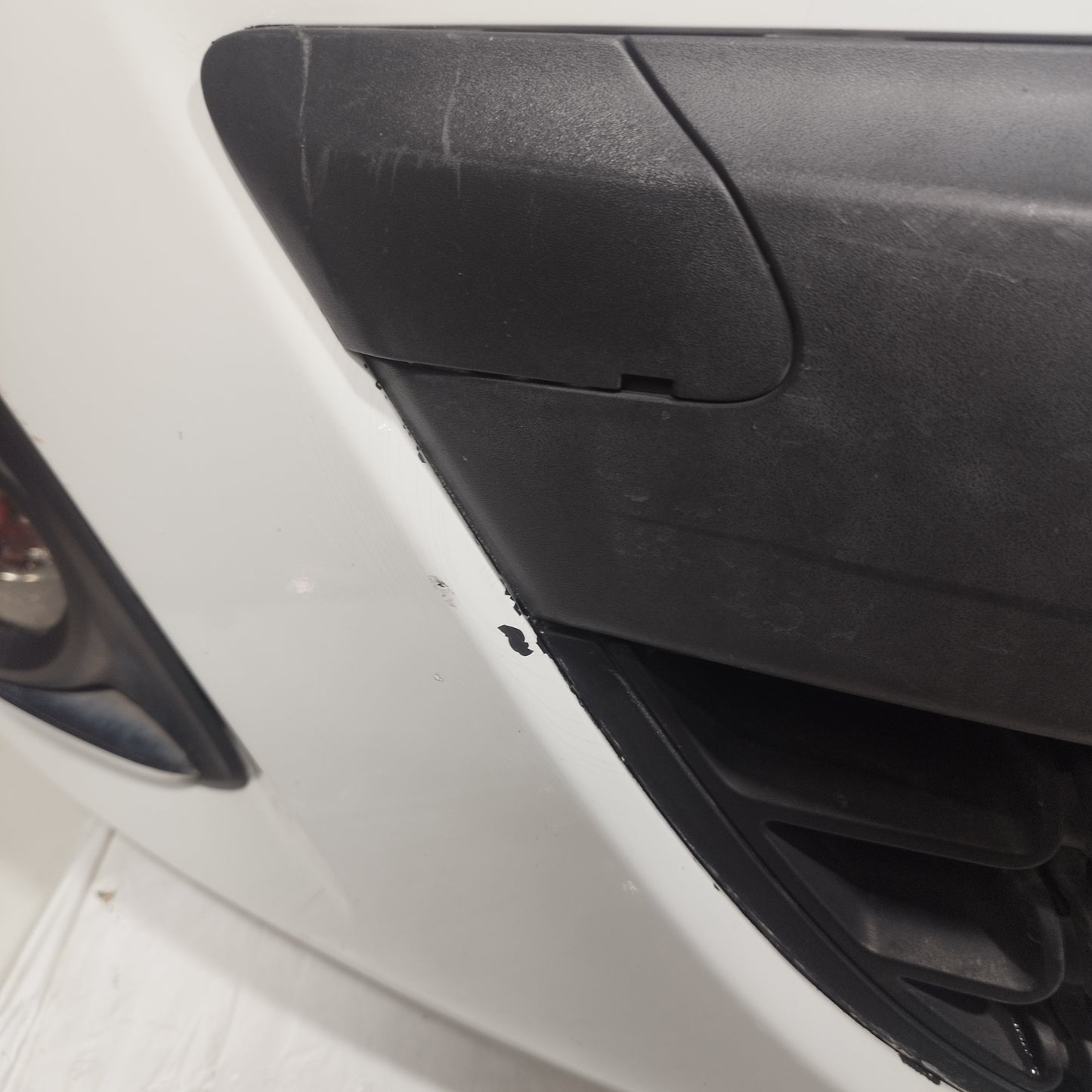 Paraurti anteriore bianco Opel Corsa D 2012 ecoAC13004