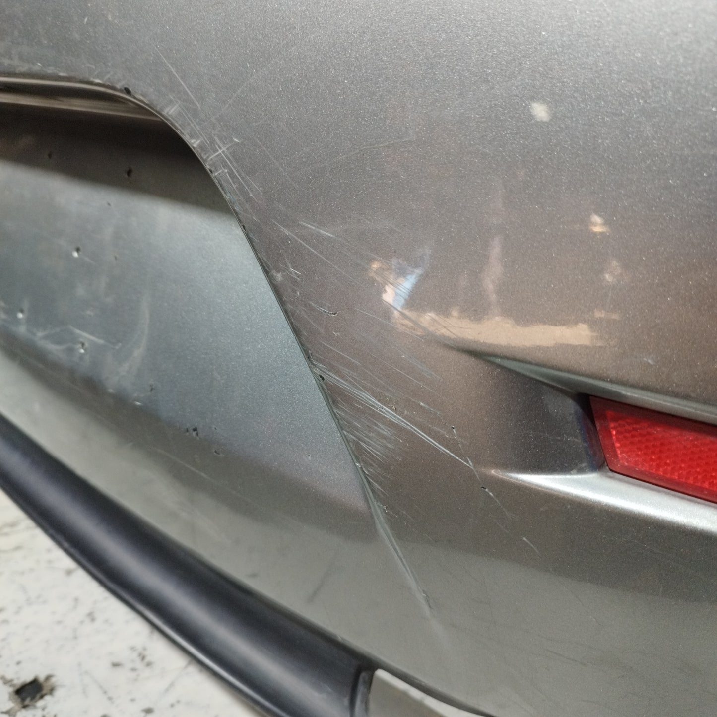 Alfa Romeo 147 2005 ecoAC9573 mittelgraue Heckstoßstange