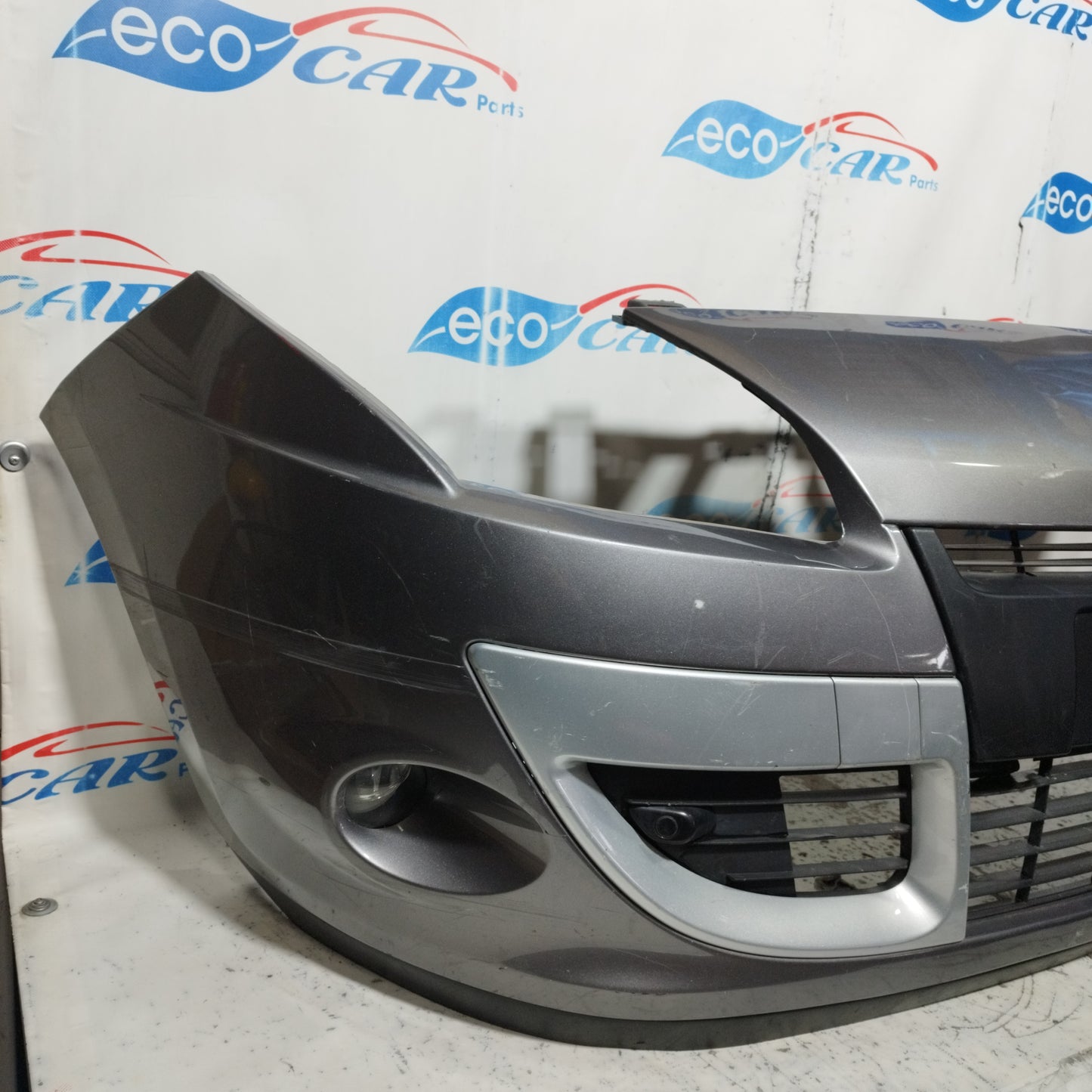 Dark grey front bumper Renault Scenic 2011 ecoAC10381