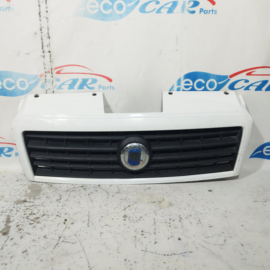 Weißer Kühlergrill Fiat Doblo 2006 ecoAC8926