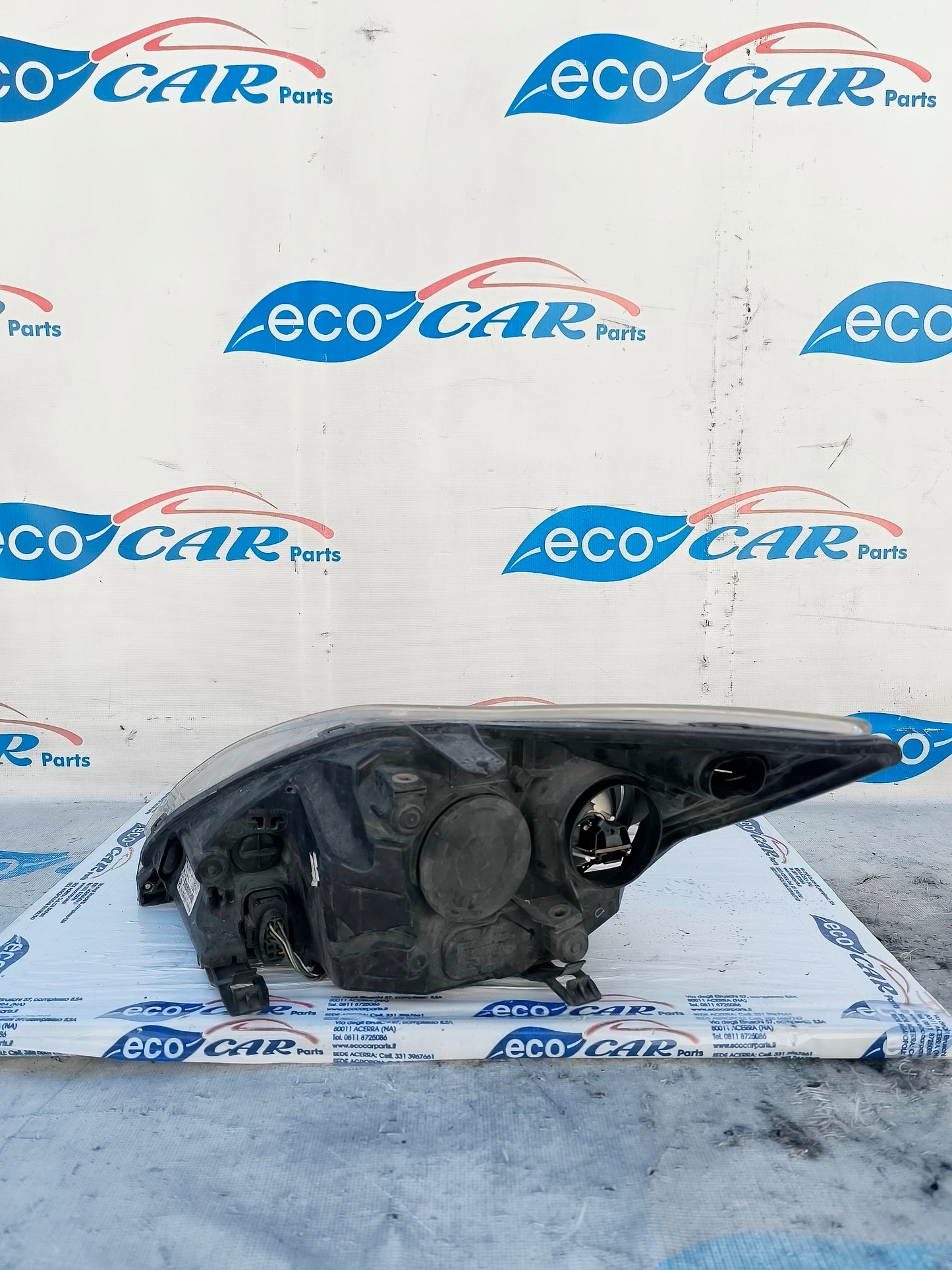 Ford Focus 2009 right front light (grey background) ecoAG6318
