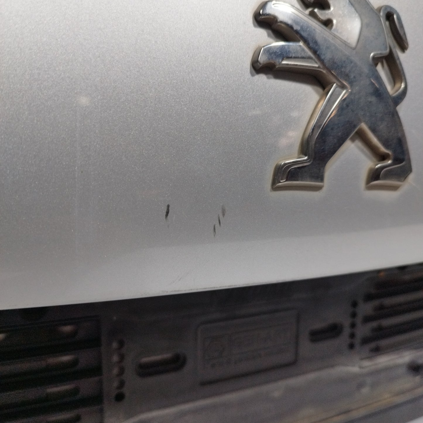 Portellone posteriore grigio argento Peugeot 208 2015 ecoAC11265