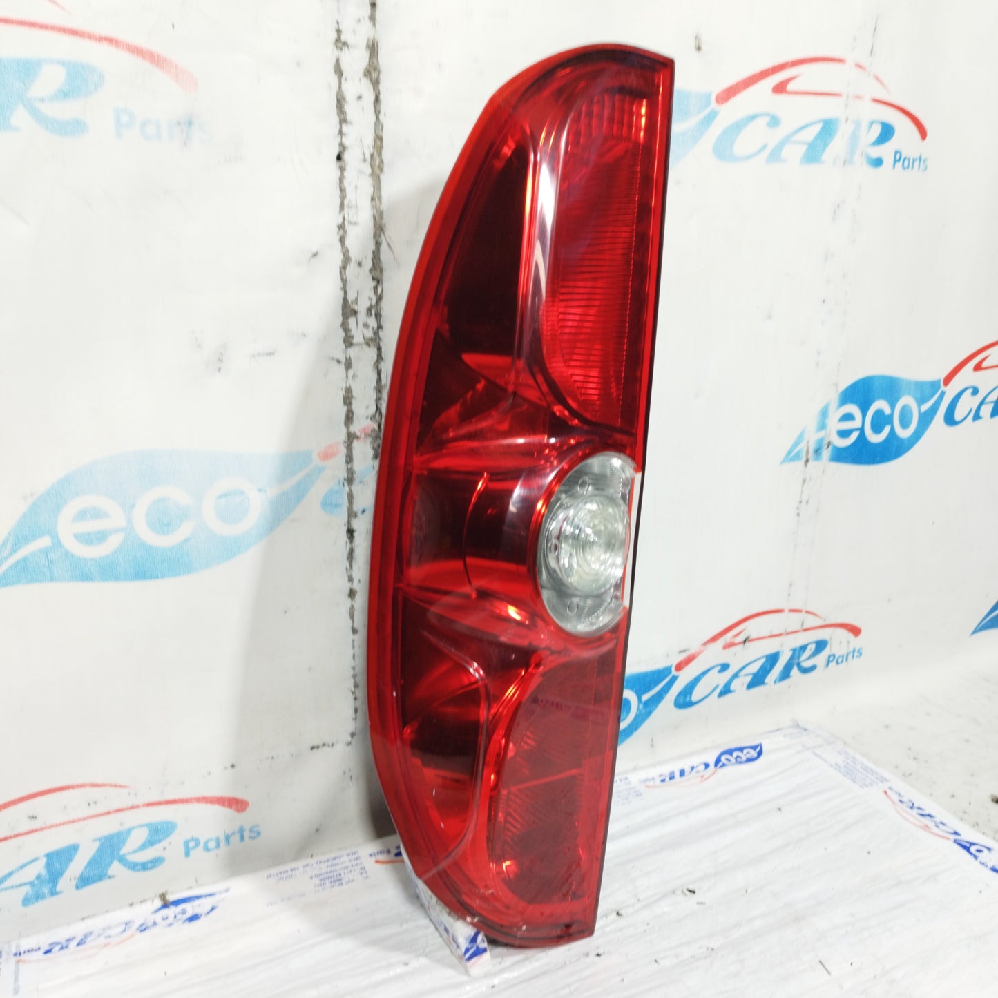 Fiat Doblo 2015 ecoAC10627 linke Rückleuchte