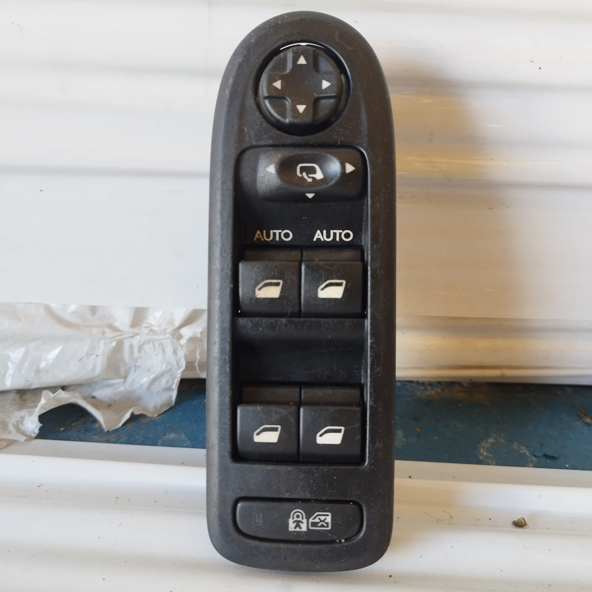 Pulsantiera alzacristalli anteriore sx Citroen C3 II 2009-2016 cod: 96652236XT ecoAC17577