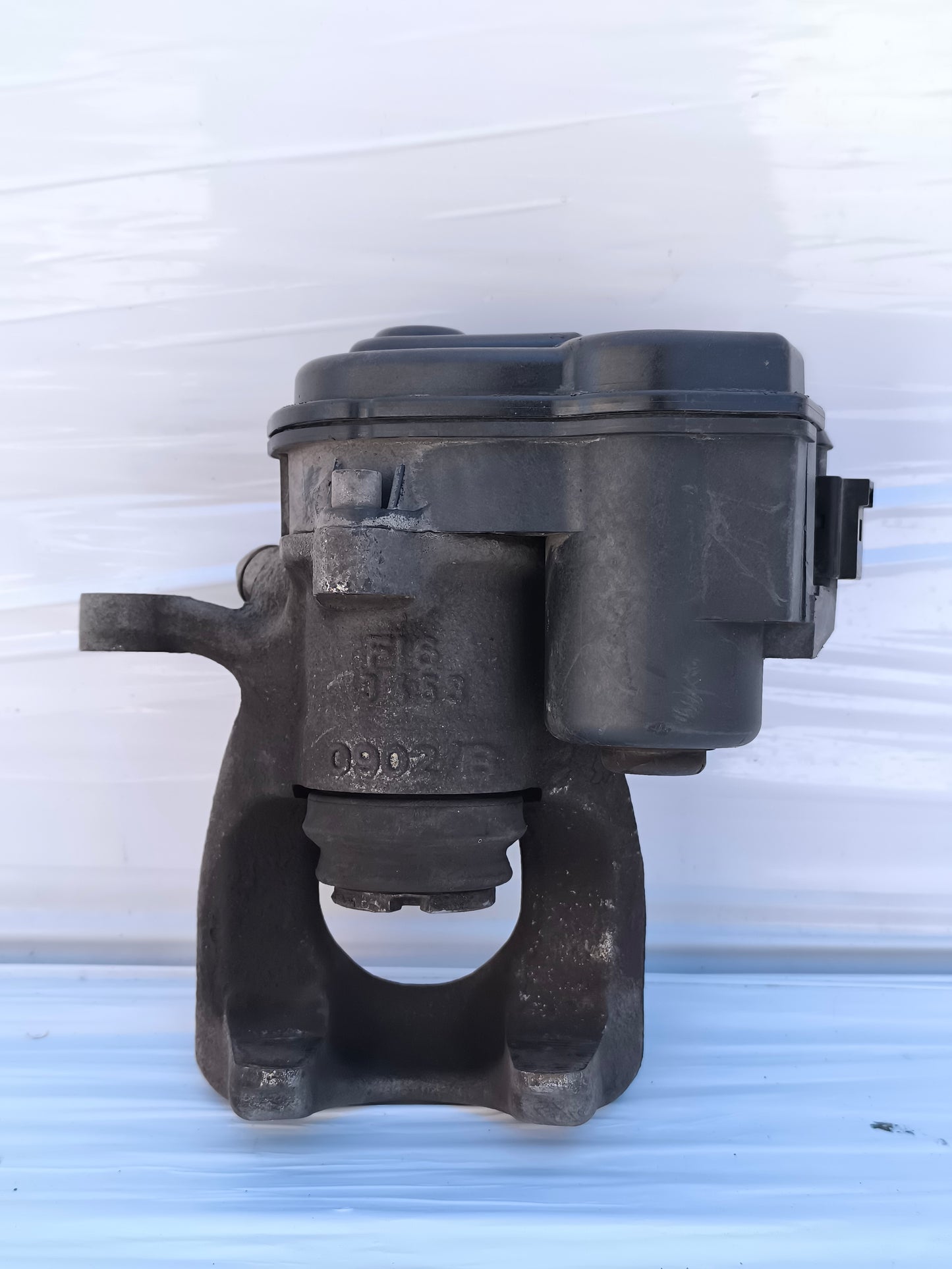 Pinza freno elettrica posteriore sx Nissan Qashqai anno 2013 1.5 DCI cod: 32353311C ecoAG8318