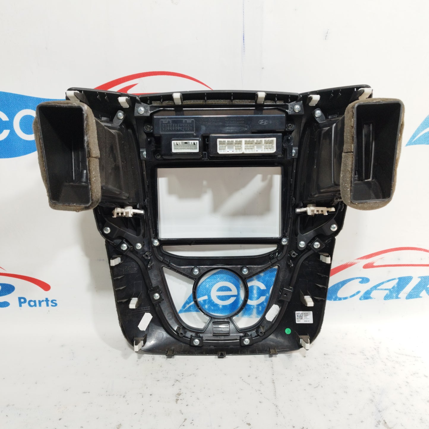 Consola central Hyundai IX20 2017 codigo: 93700-1K800 ecoAC8433