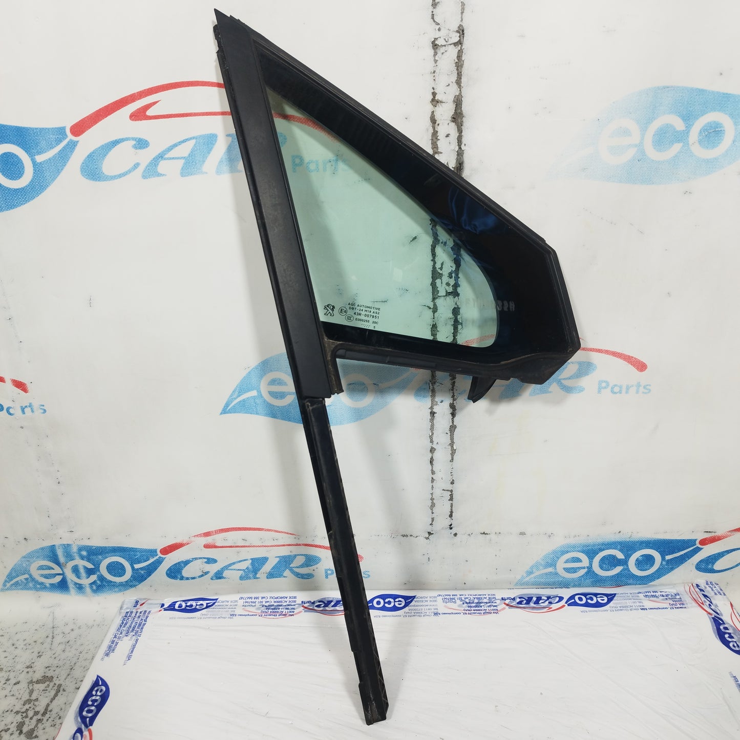 Vetro Fisso anteriore dx Peugeot 208 2015 Cod: 9801475980 ecoAC11029
