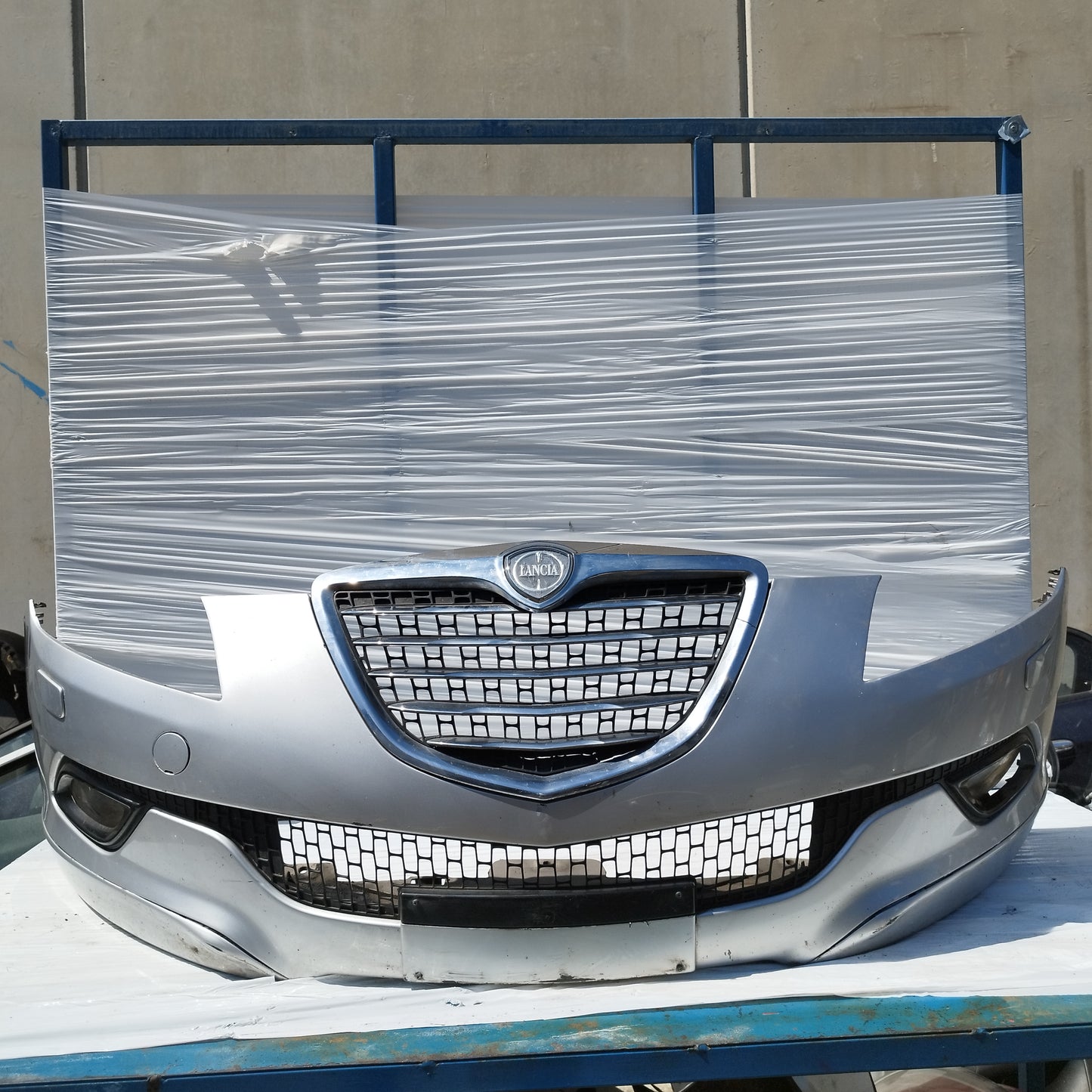 Paraurti anteriore grigio Lancia Delta III (844) 2011-2014 cod: 735452753 ecoDM146