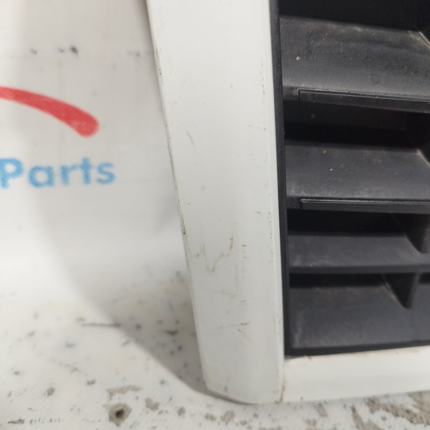 Weißer Kühlergrill Fiat Doblo 2006 ecoAC8926