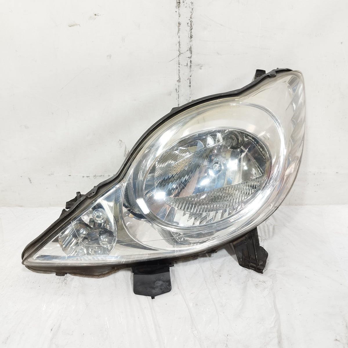 Fanale anteriore sx Peugeot 107 2005-2012 cod: 89032403 ecoAC16769