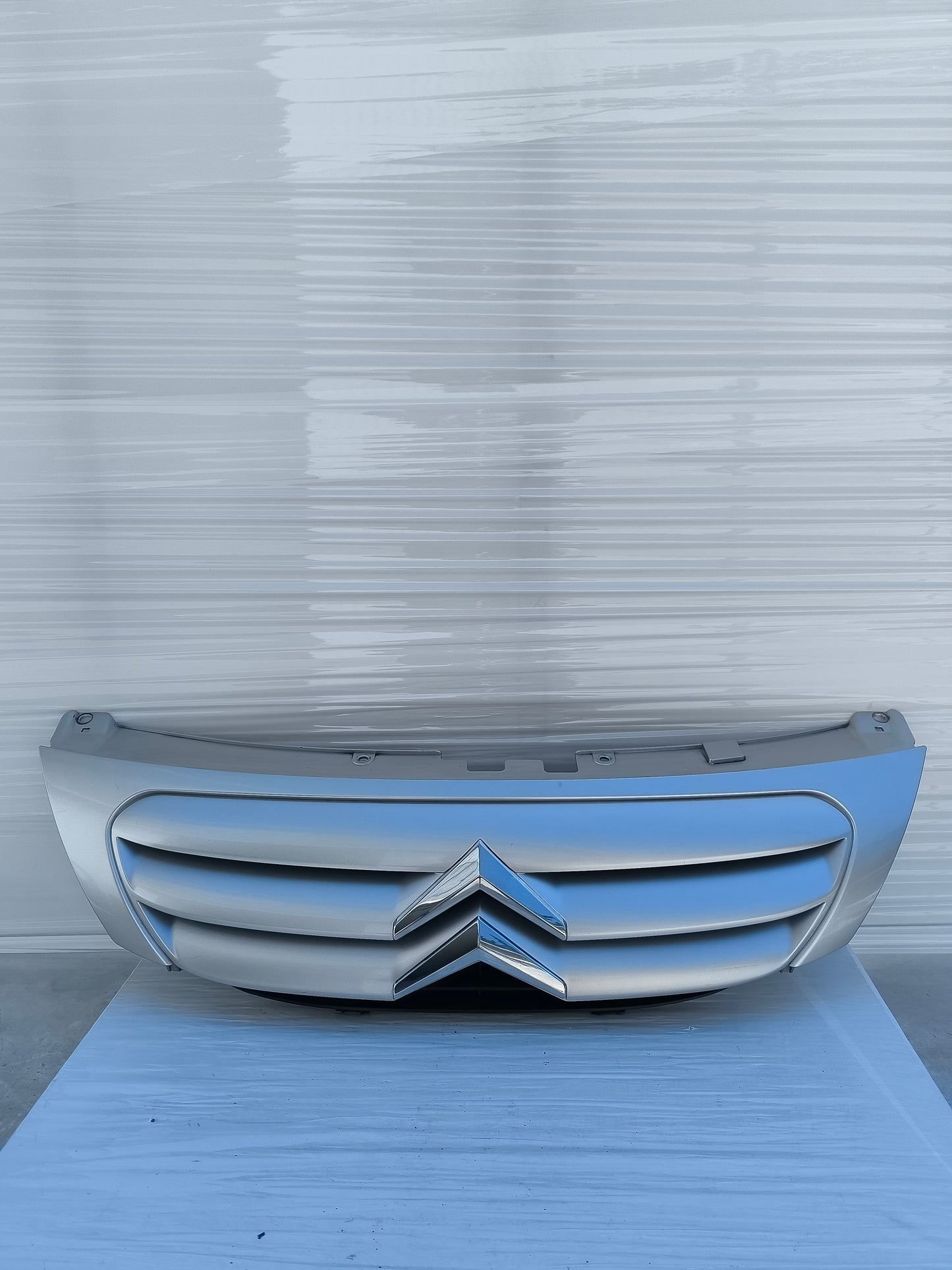 Mascherina anteriore Citroen C3 anno 2008 grigio argento cod: 9680094177 ecoAG8104