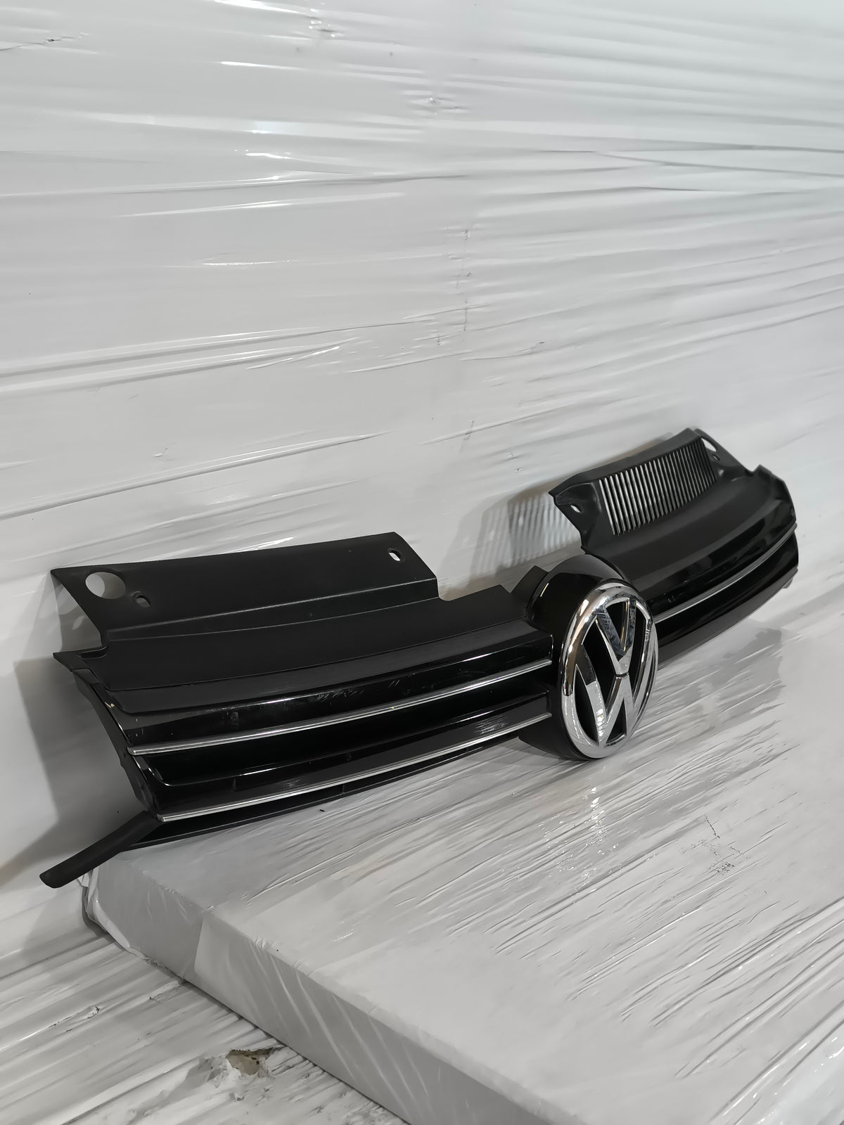 Mascherina anteriore Volkswagen Golf VI 2008-2012 cod: 5K0853653 ecoAG9851