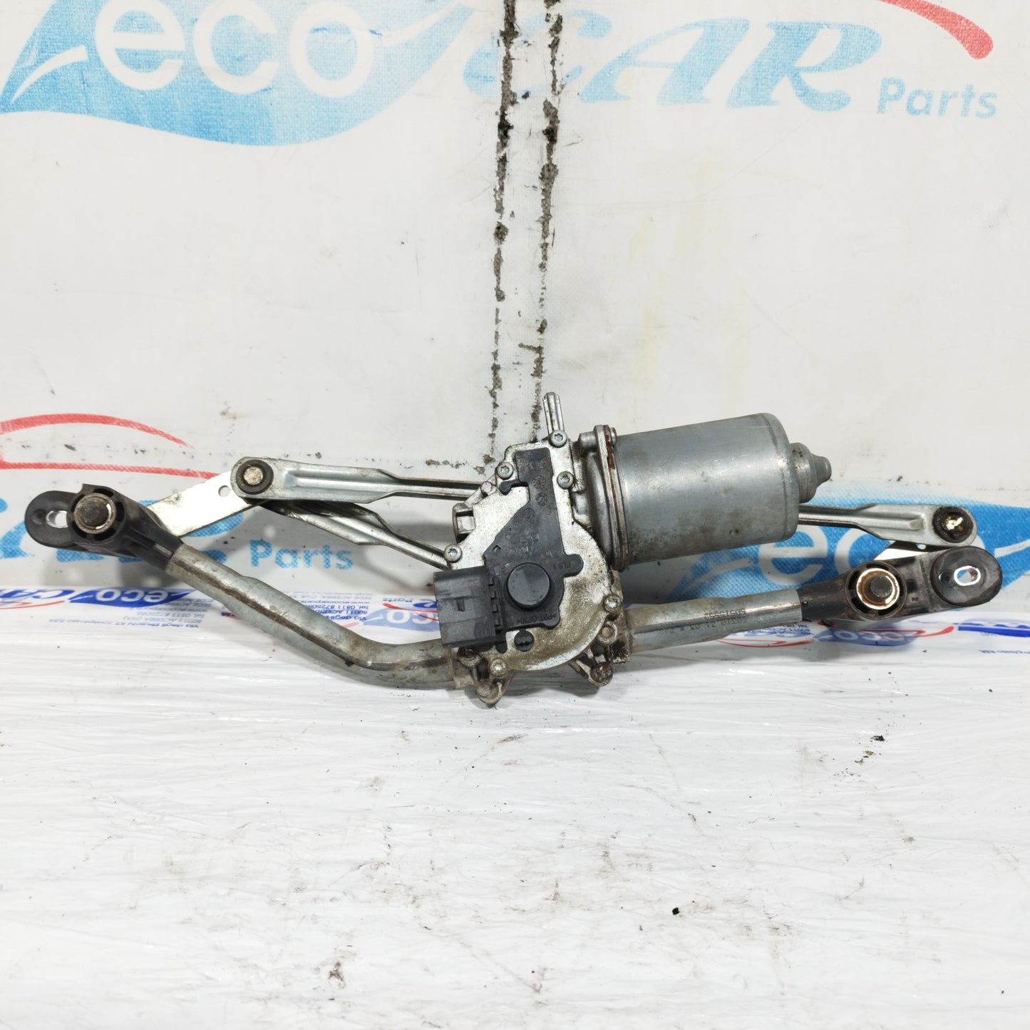 Front windshield wiper motor Alfa Romeo Mito 2010 Code: W09106 ecoAC10863
