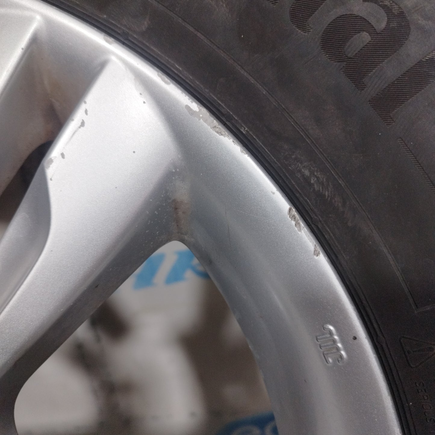 Komplette Leichtmetallfelgen mit Reifen Hyundai IX35 2011 225/60 R17 ecoAC9911