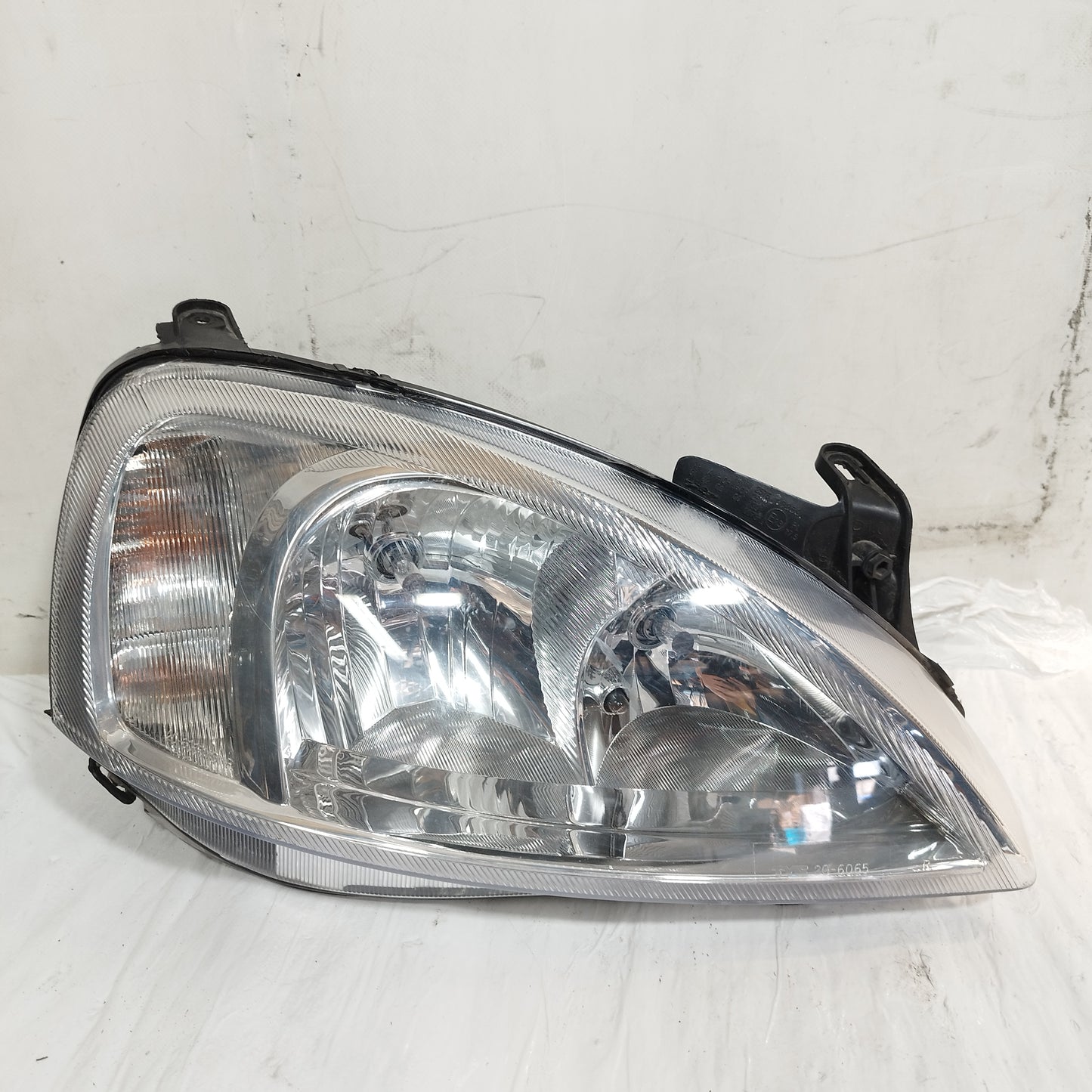 Fanale anteriore dx Opel Corsa C (X01) 2003-2005 TYC cod: 20-6065 ecoAC16559