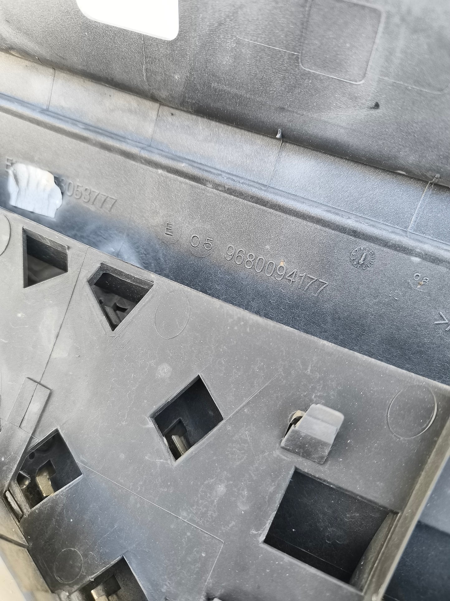 Mascherina anteriore Citroen C3 anno 2008 grigio argento cod: 9680094177 ecoAG8104