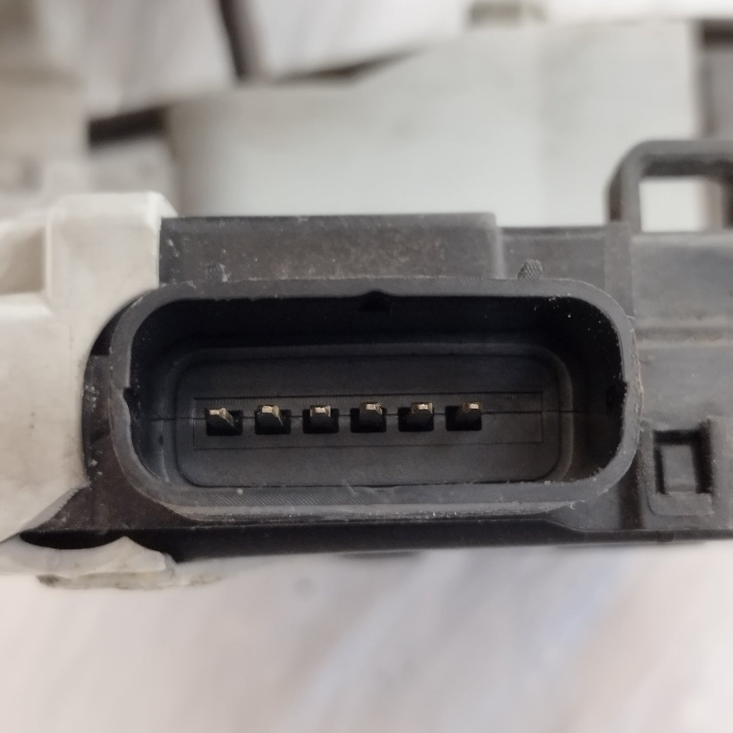 Serratura anteriore sx Hyundai IX20 2011 6 Pin Cod: 81310-1K000 ecoAC13484