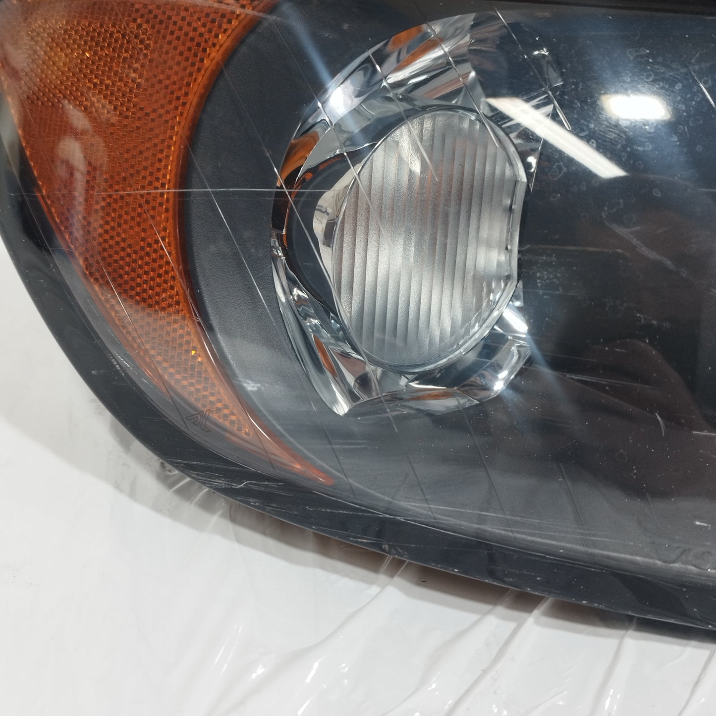 Fanale anteriore dx Volvo C30 2007 Xenon cod: 30657173 ecoAC14409