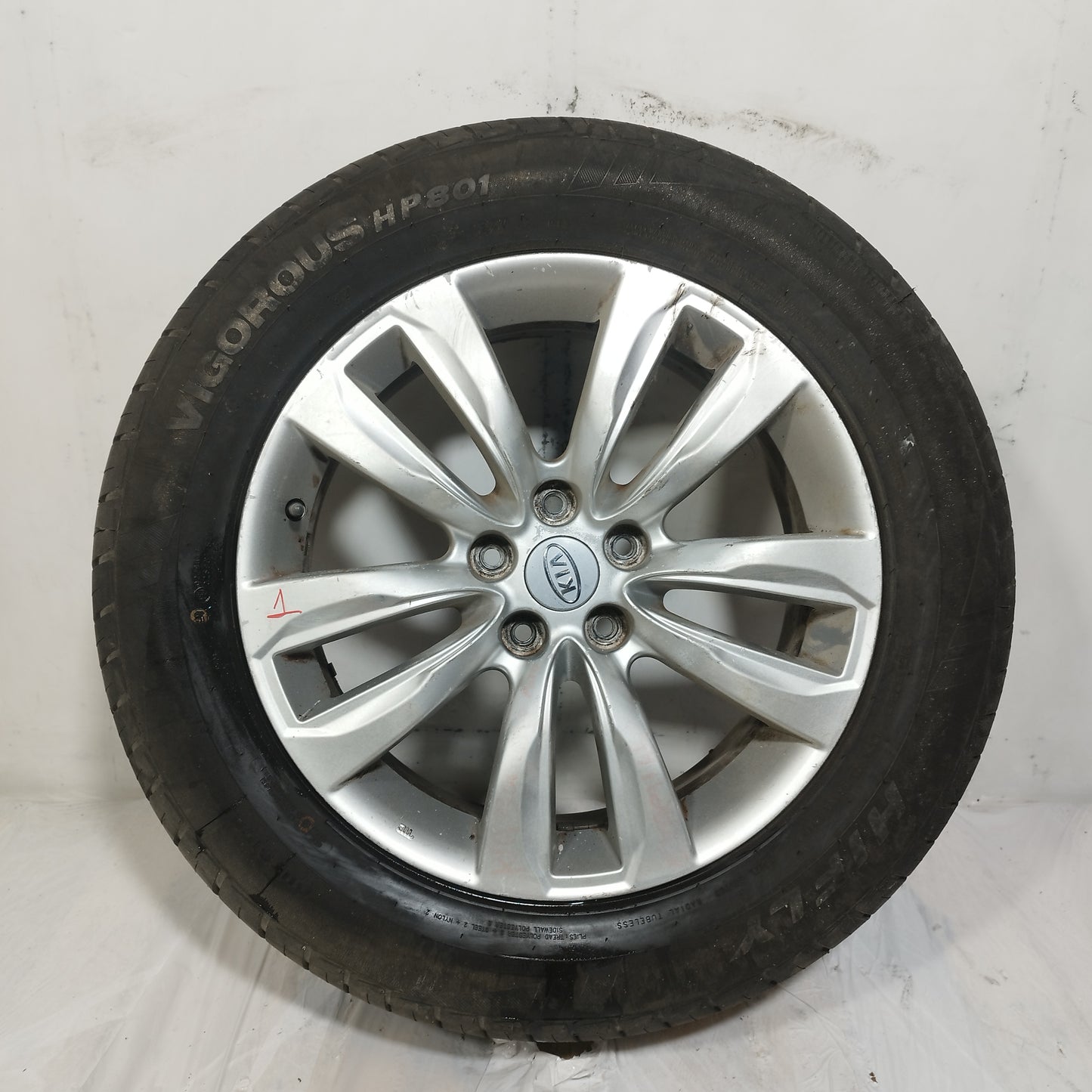 Alloy Wheels with Tires Kia Sorento 2012 ecoAC11656