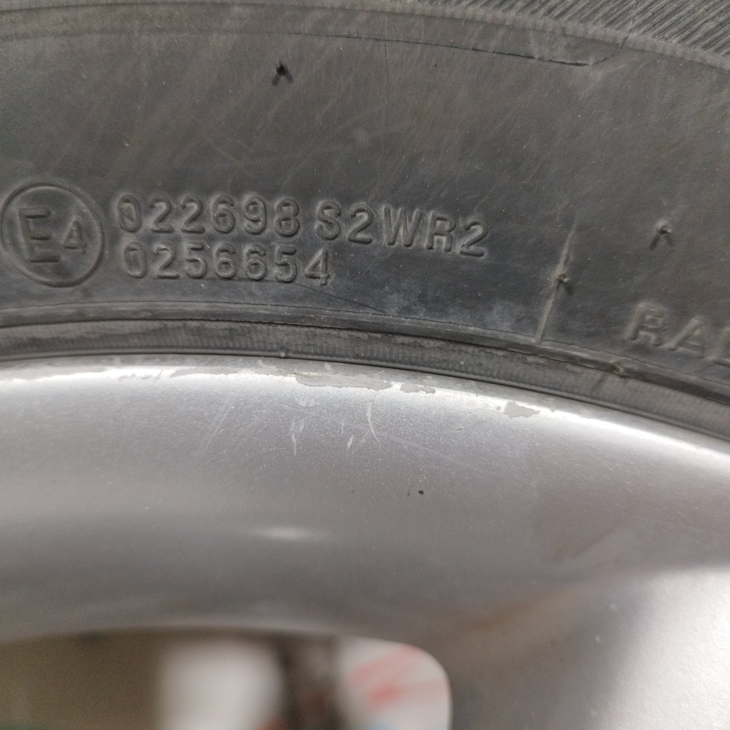 Komplette Leichtmetallfelgen mit Reifen Hyundai IX35 2011 225/60 R17 ecoAC9911