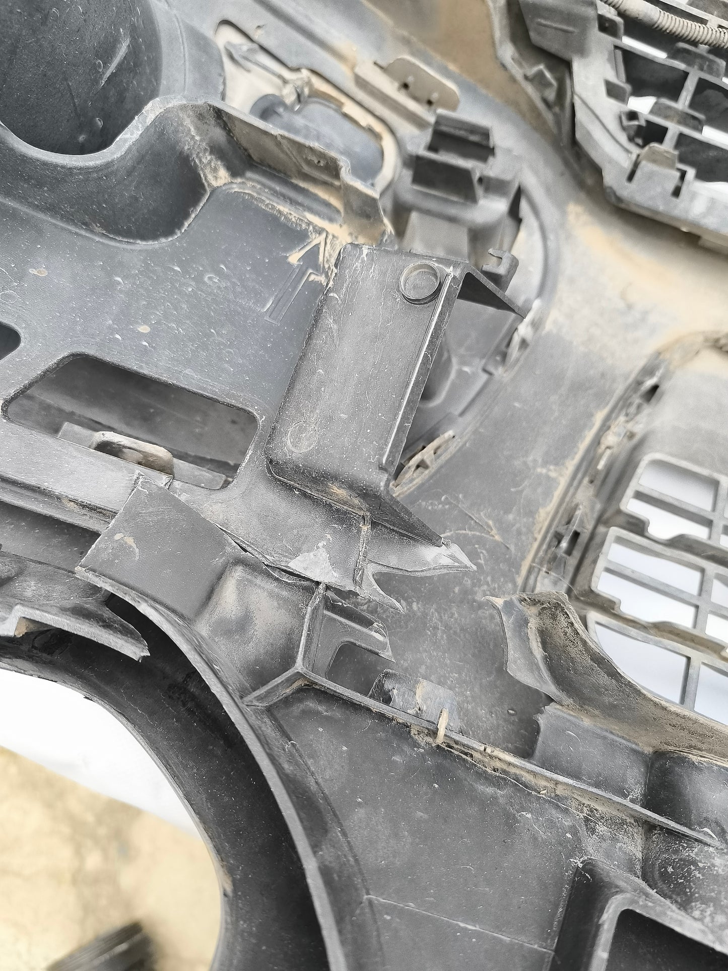 Gunmetal Grey Front Bumper Citroen C3 Picasso 2010 ecoAG6588