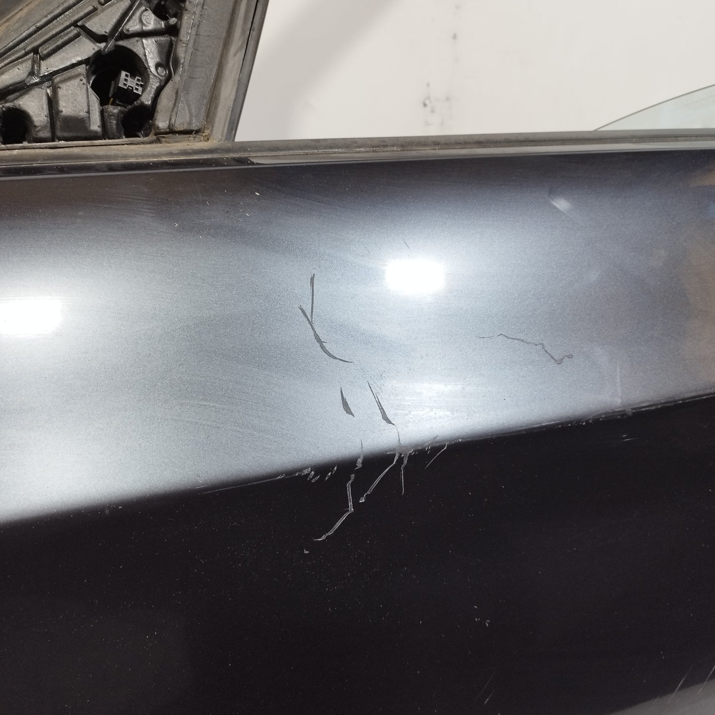 Sportello anteriore sx grigio scuro Bmw Serie 3 E90 2007 ecoAC13590